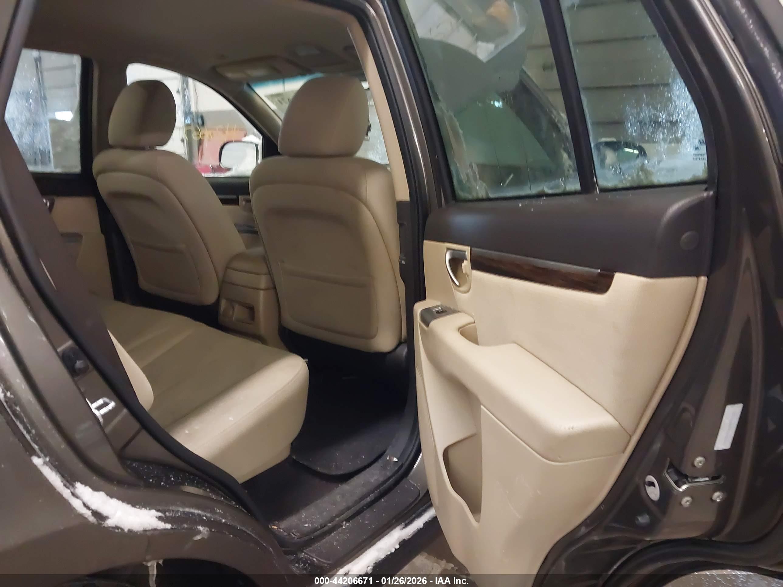 HYUNDAI SANTA image 8