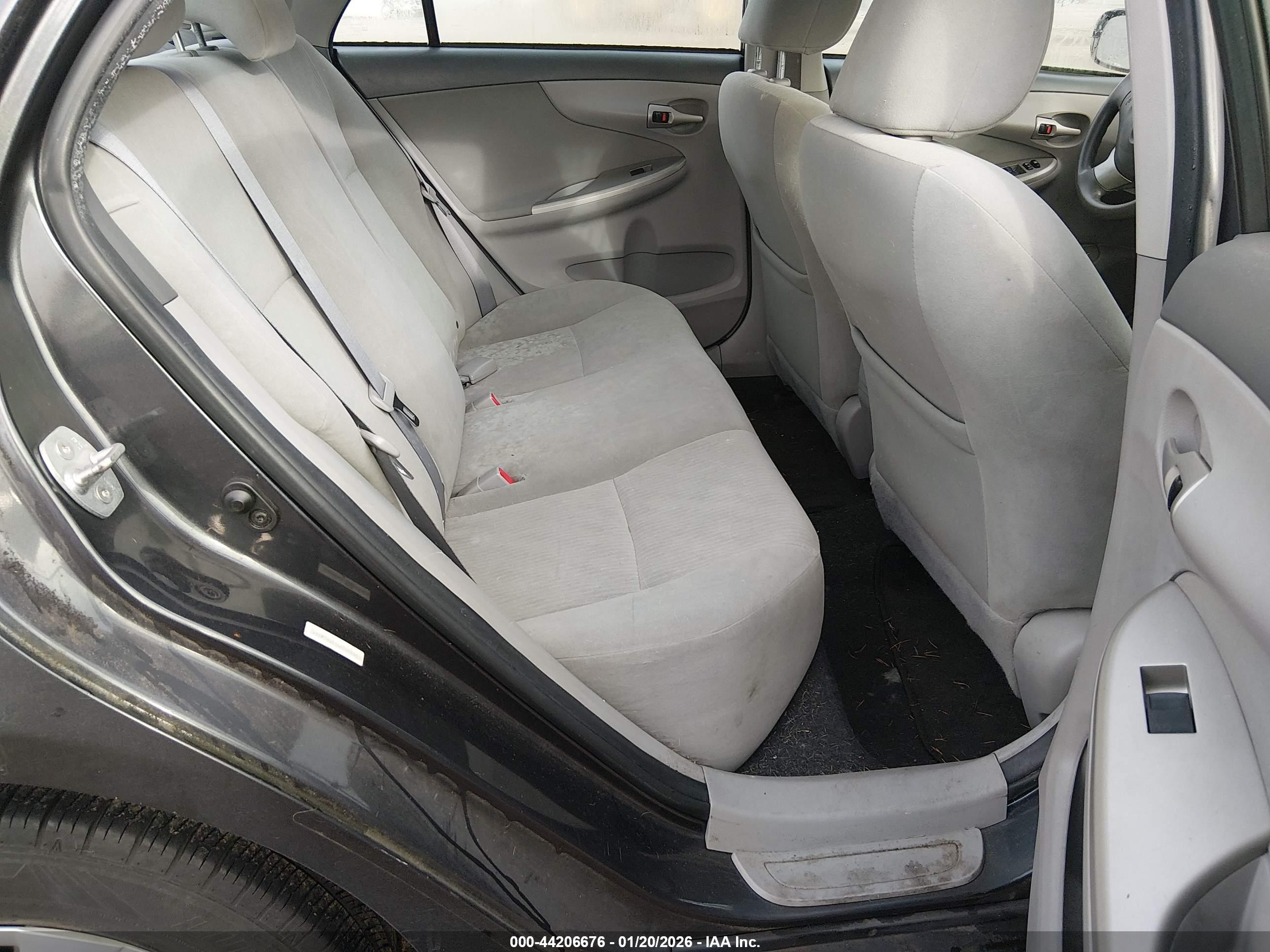 TOYOTA COROLLA image 8