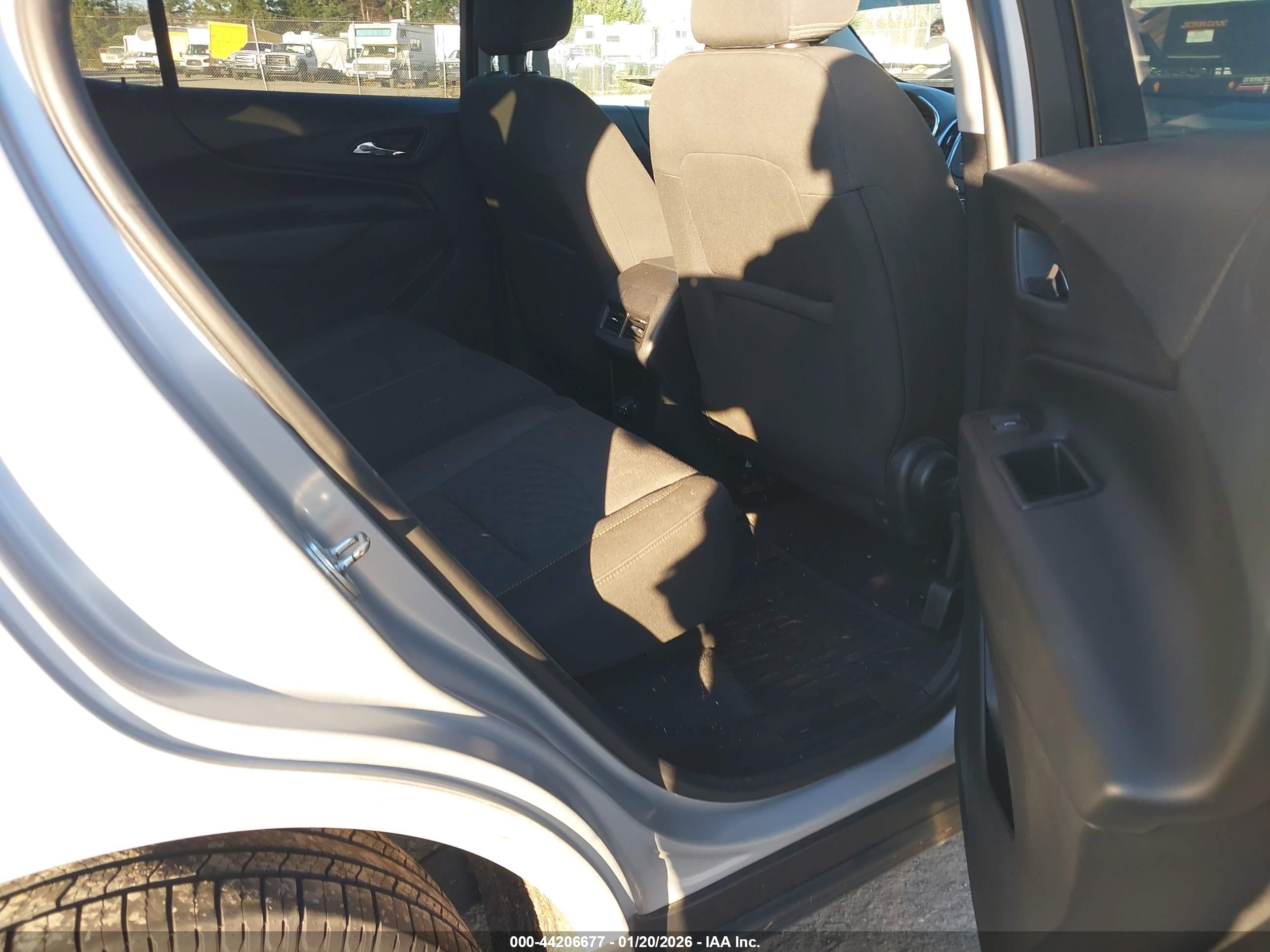 CHEVROLET EQUINOX image 8