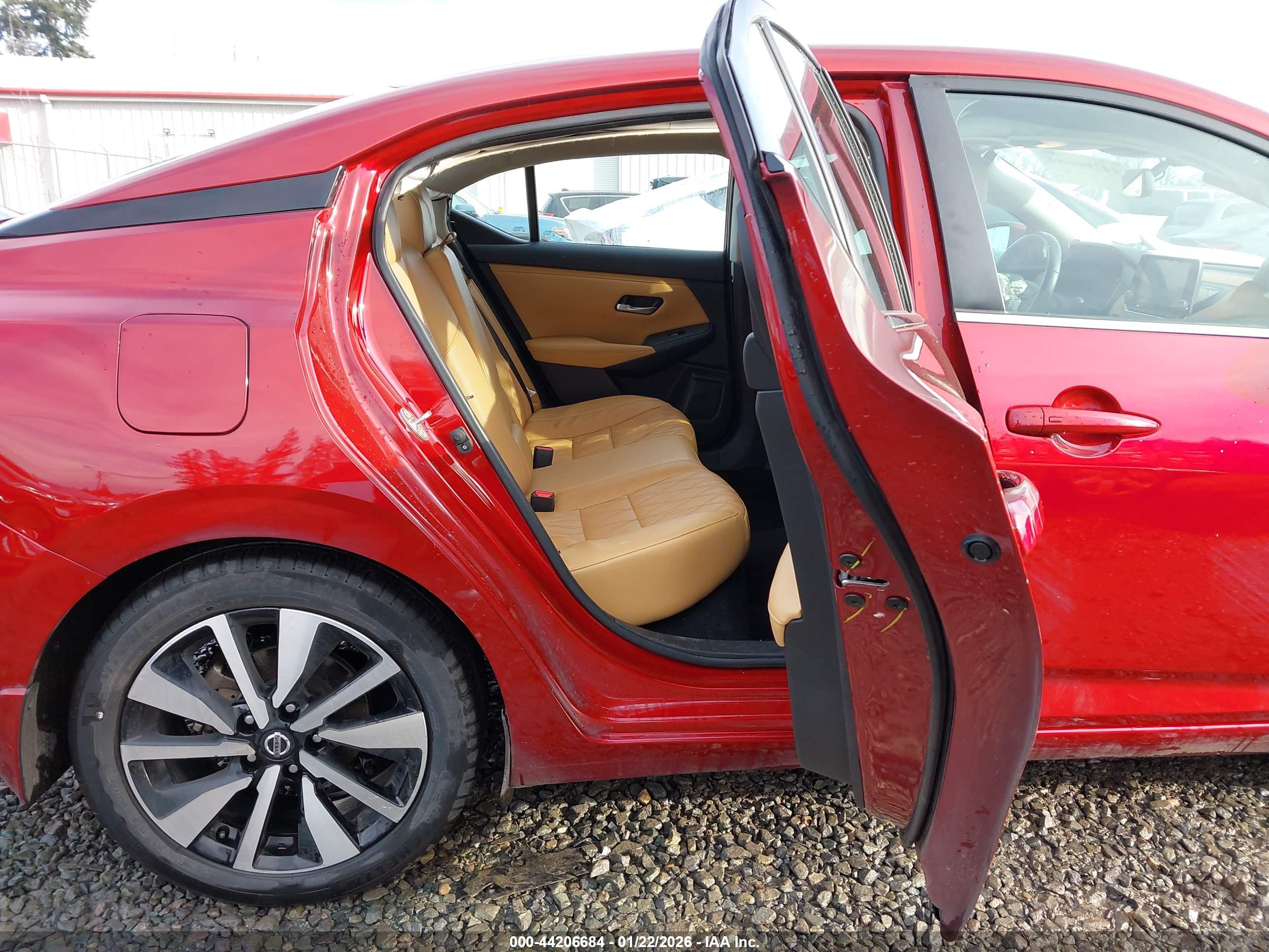NISSAN SENTRA image 8