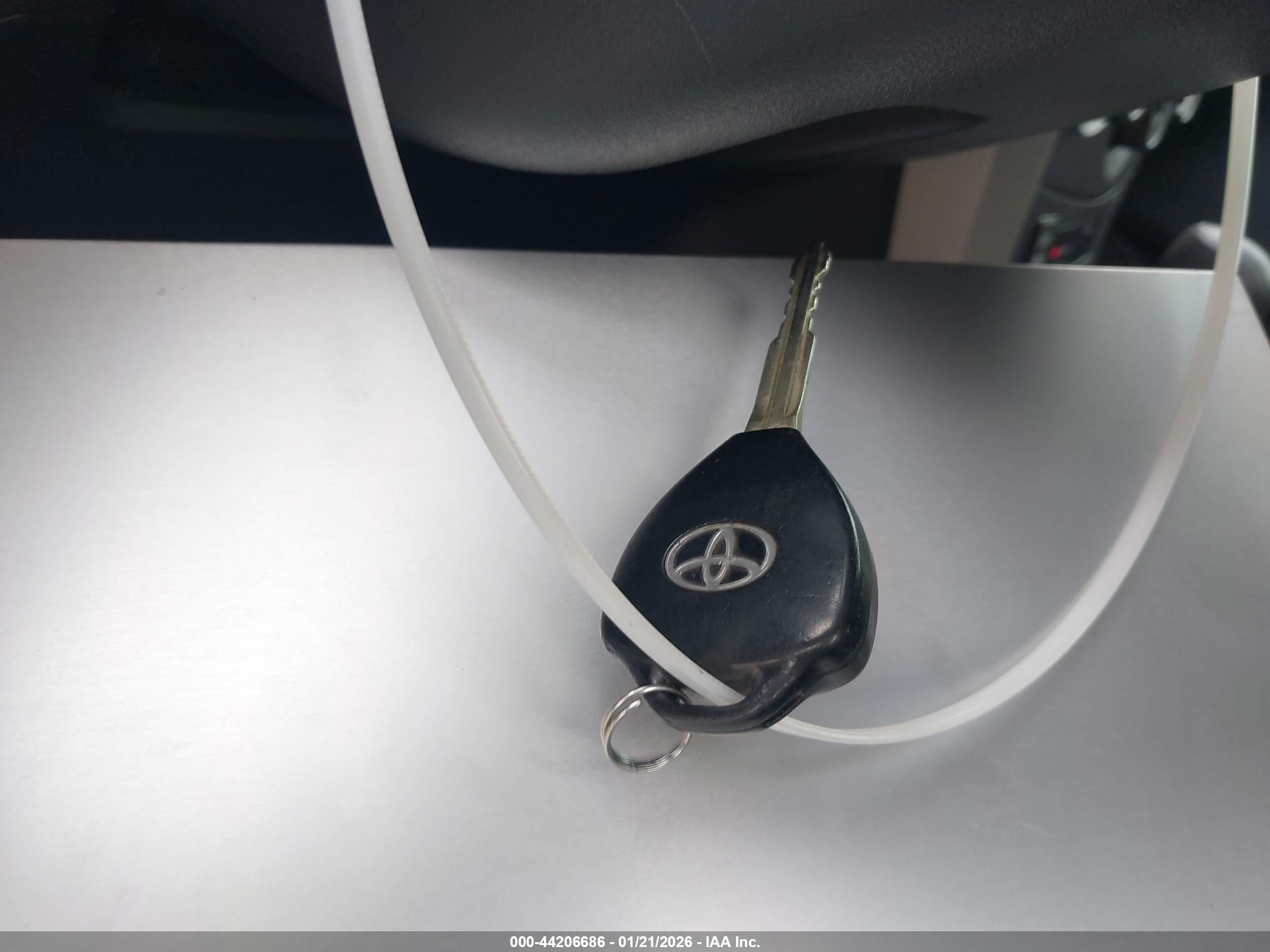 TOYOTA COROLLA image 11