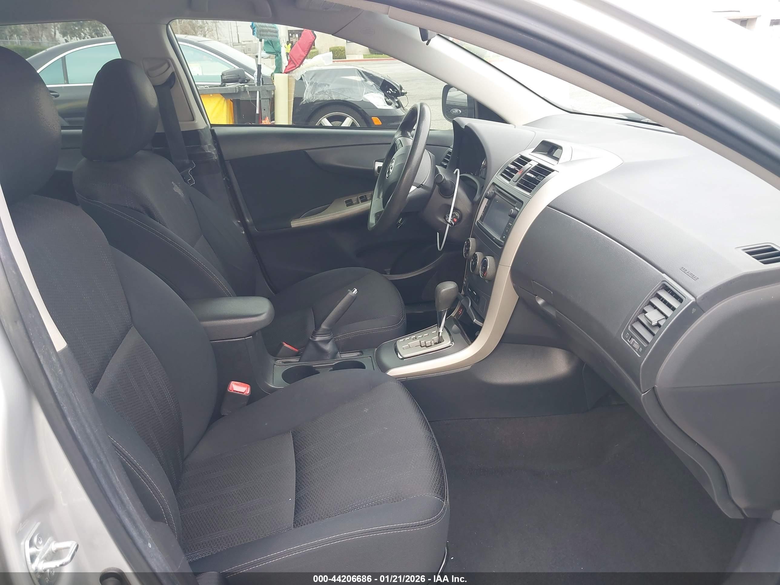 TOYOTA COROLLA image 5