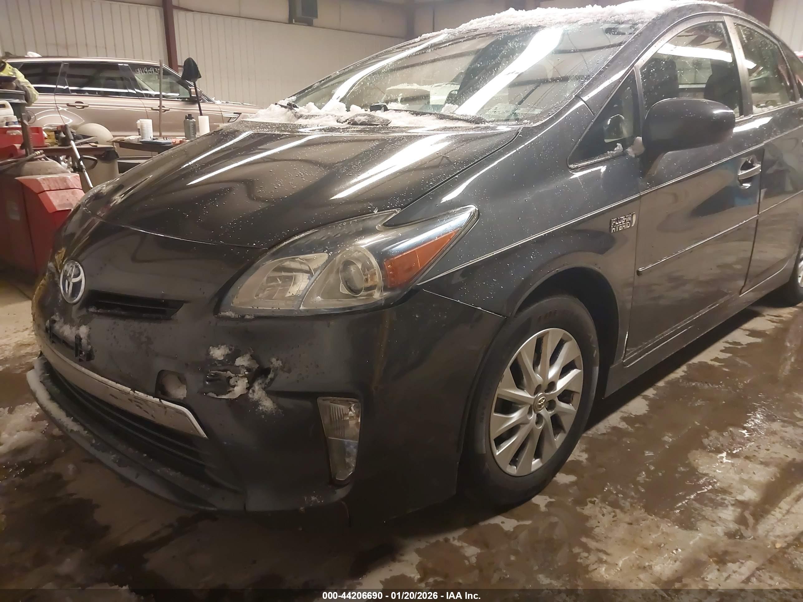 TOYOTA PRIUS image 2