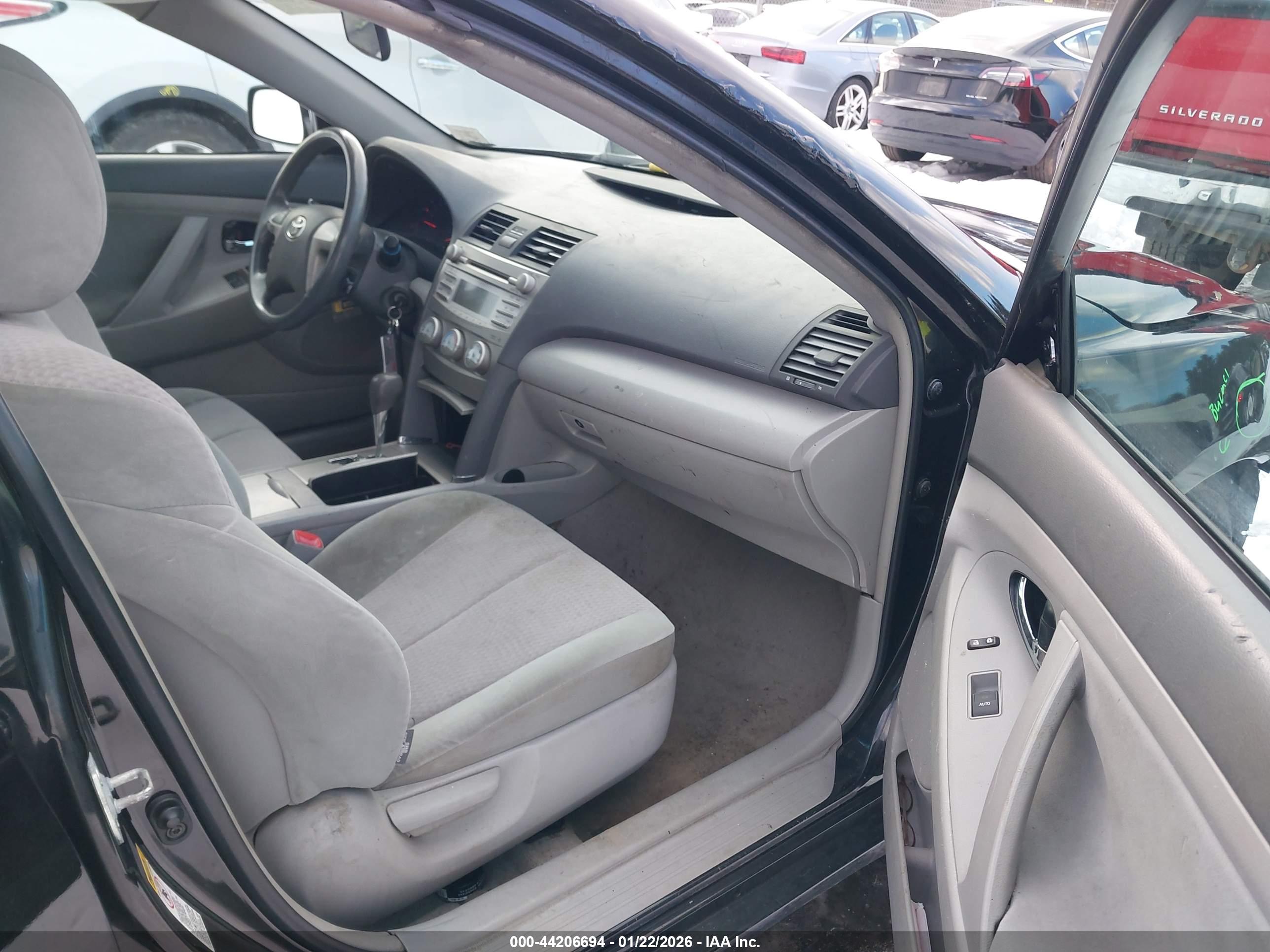 TOYOTA CAMRY image 5