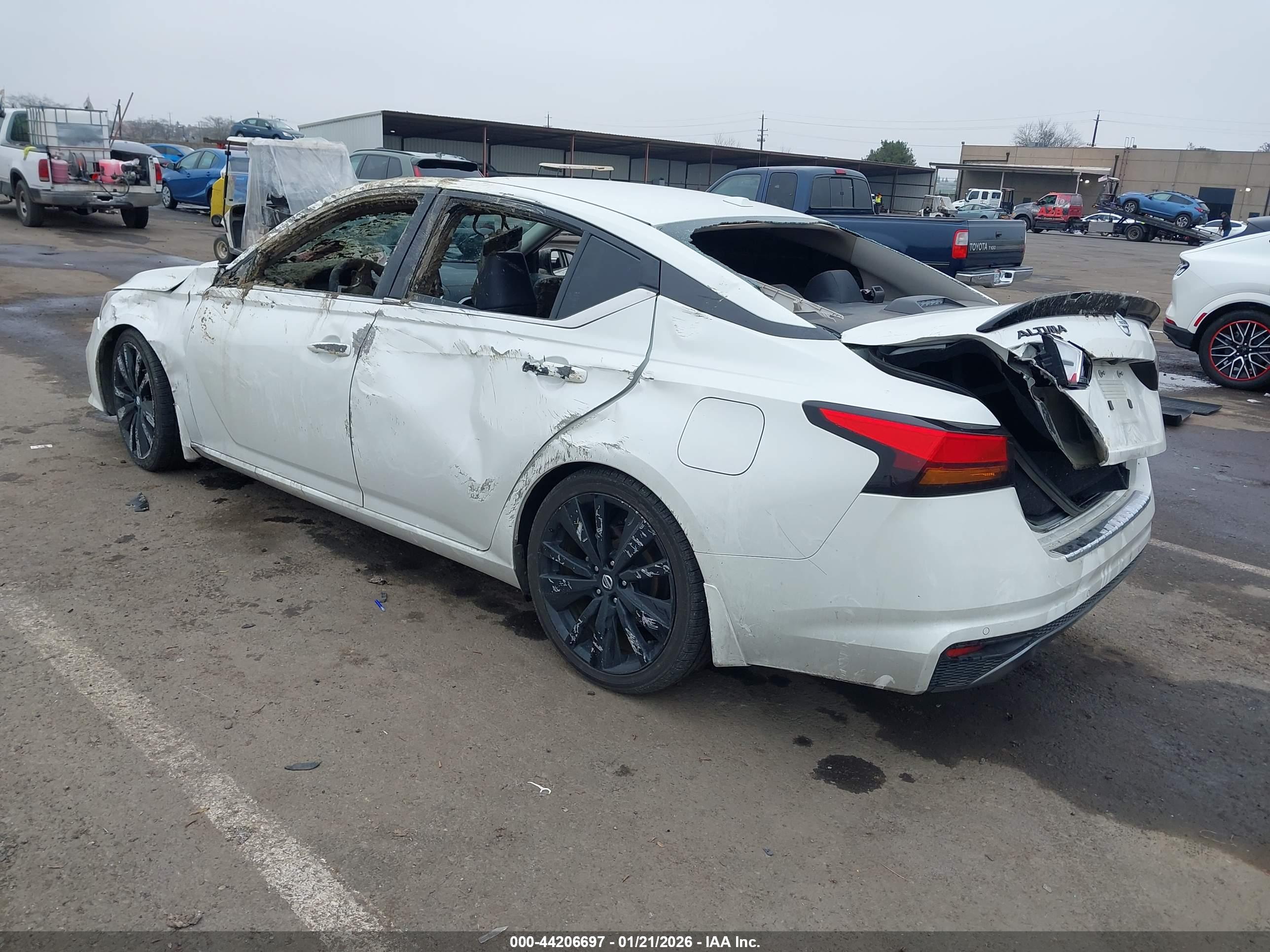 NISSAN ALTIMA image 3