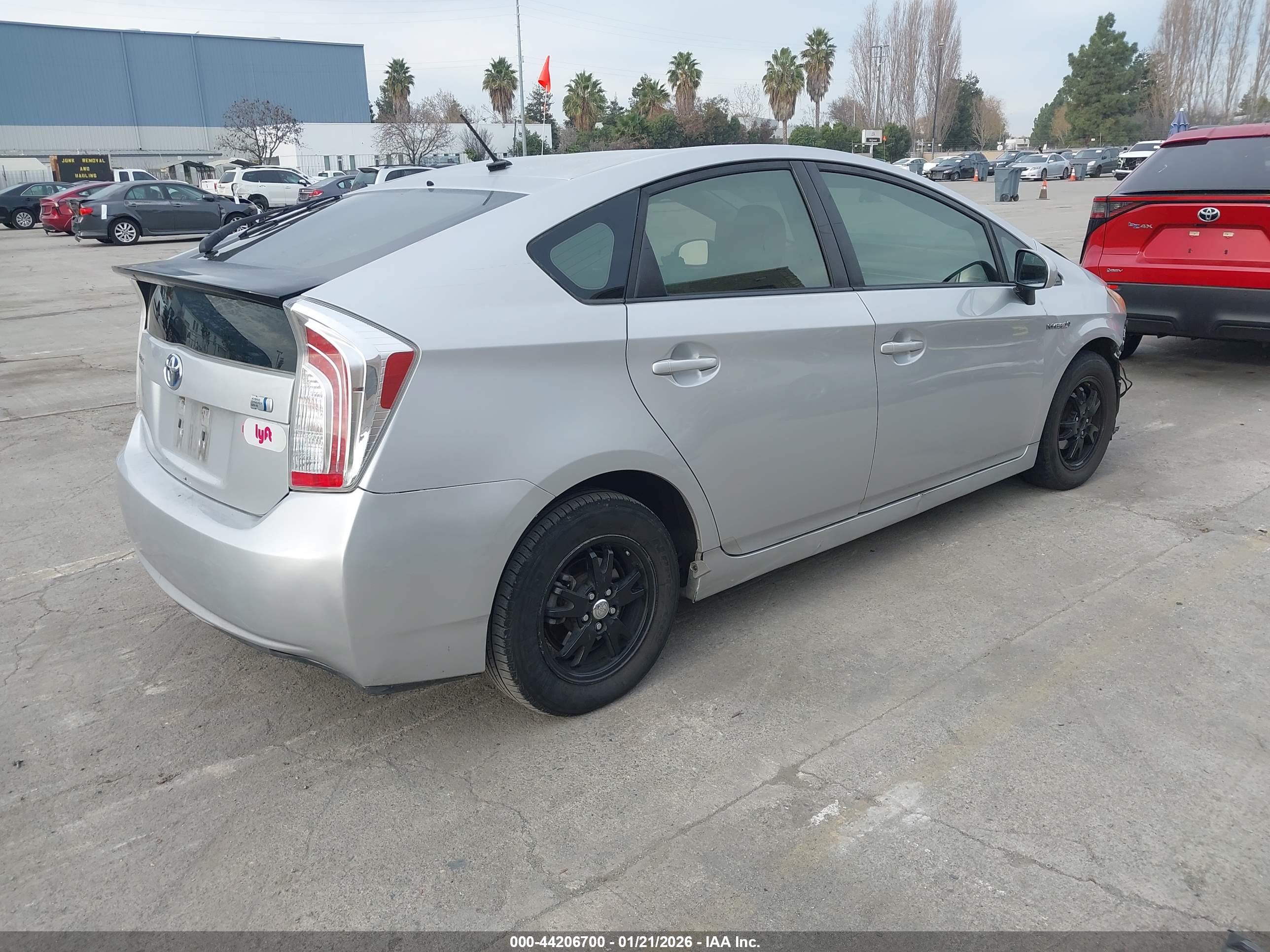 TOYOTA PRIUS image 4