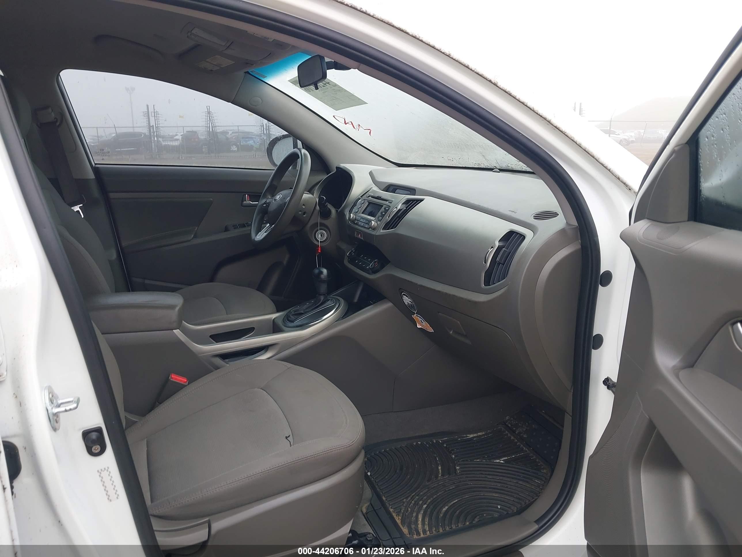 KIA SPORTAGE image 5