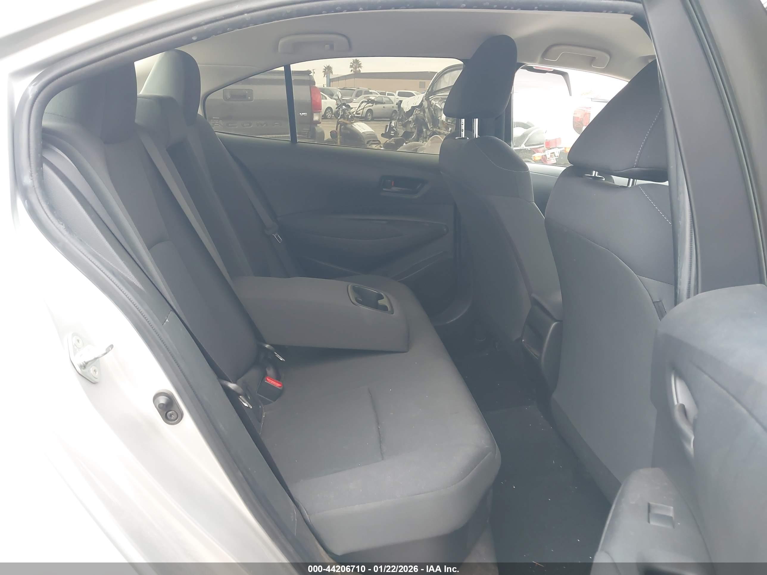 TOYOTA COROLLA image 8