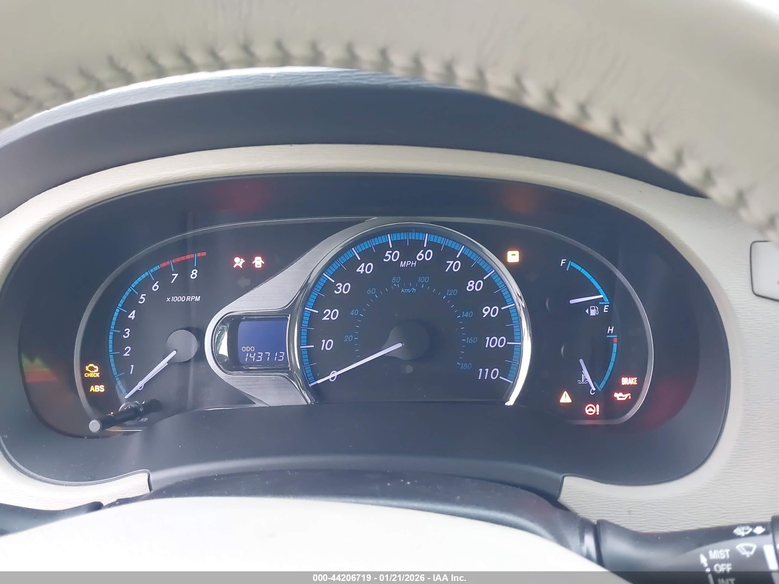 TOYOTA SIENNA image 7