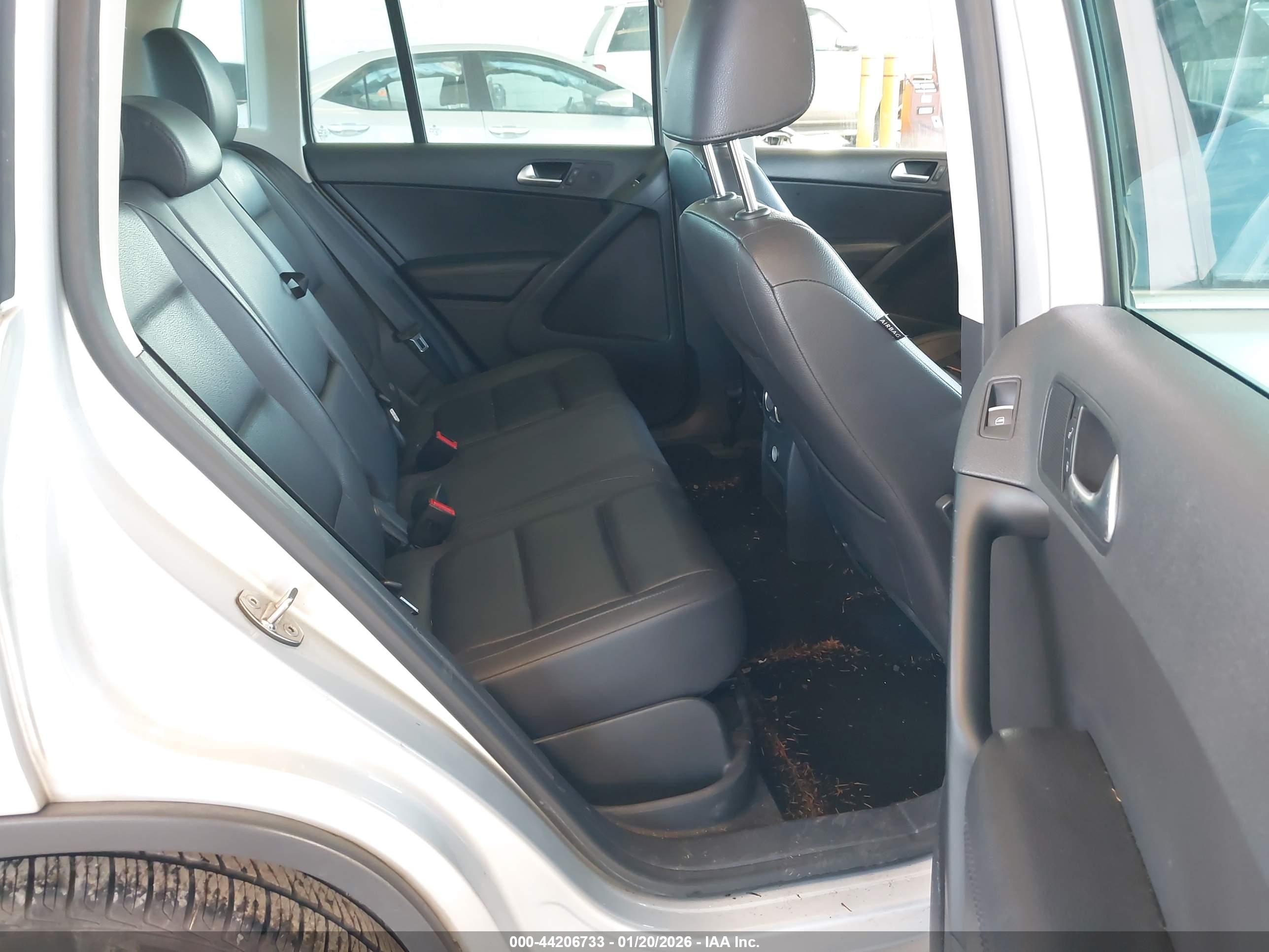 VOLKSWAGEN TIGUAN image 8