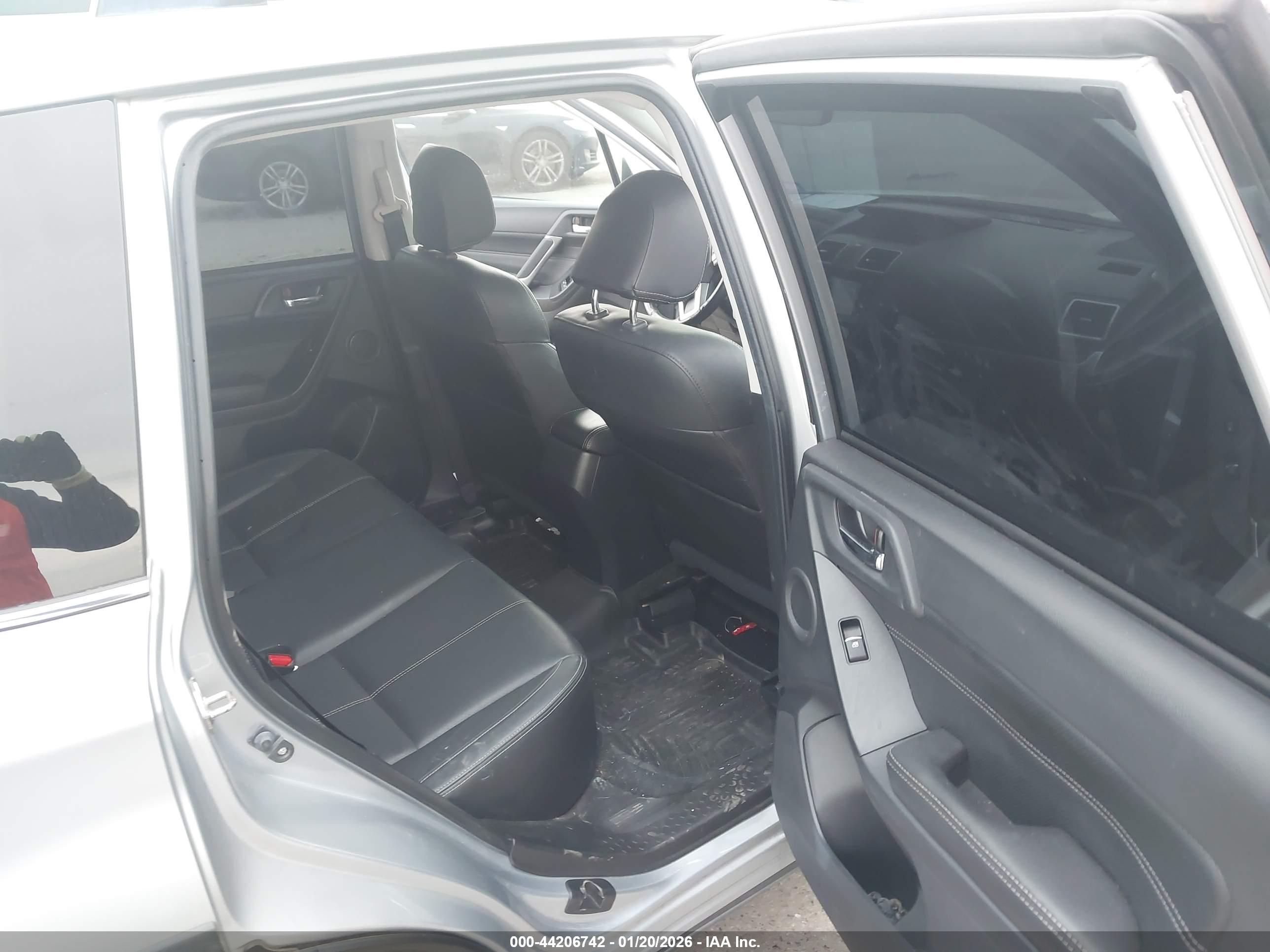 SUBARU FORESTER image 8