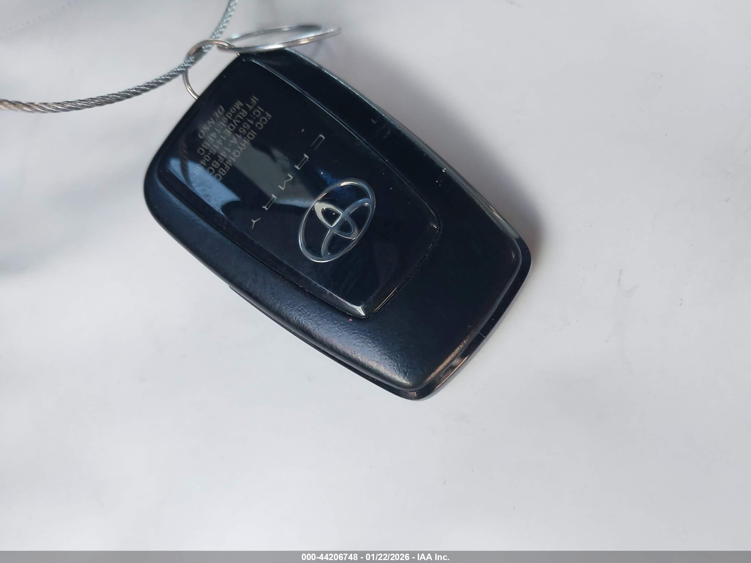 TOYOTA CAMRY image 11