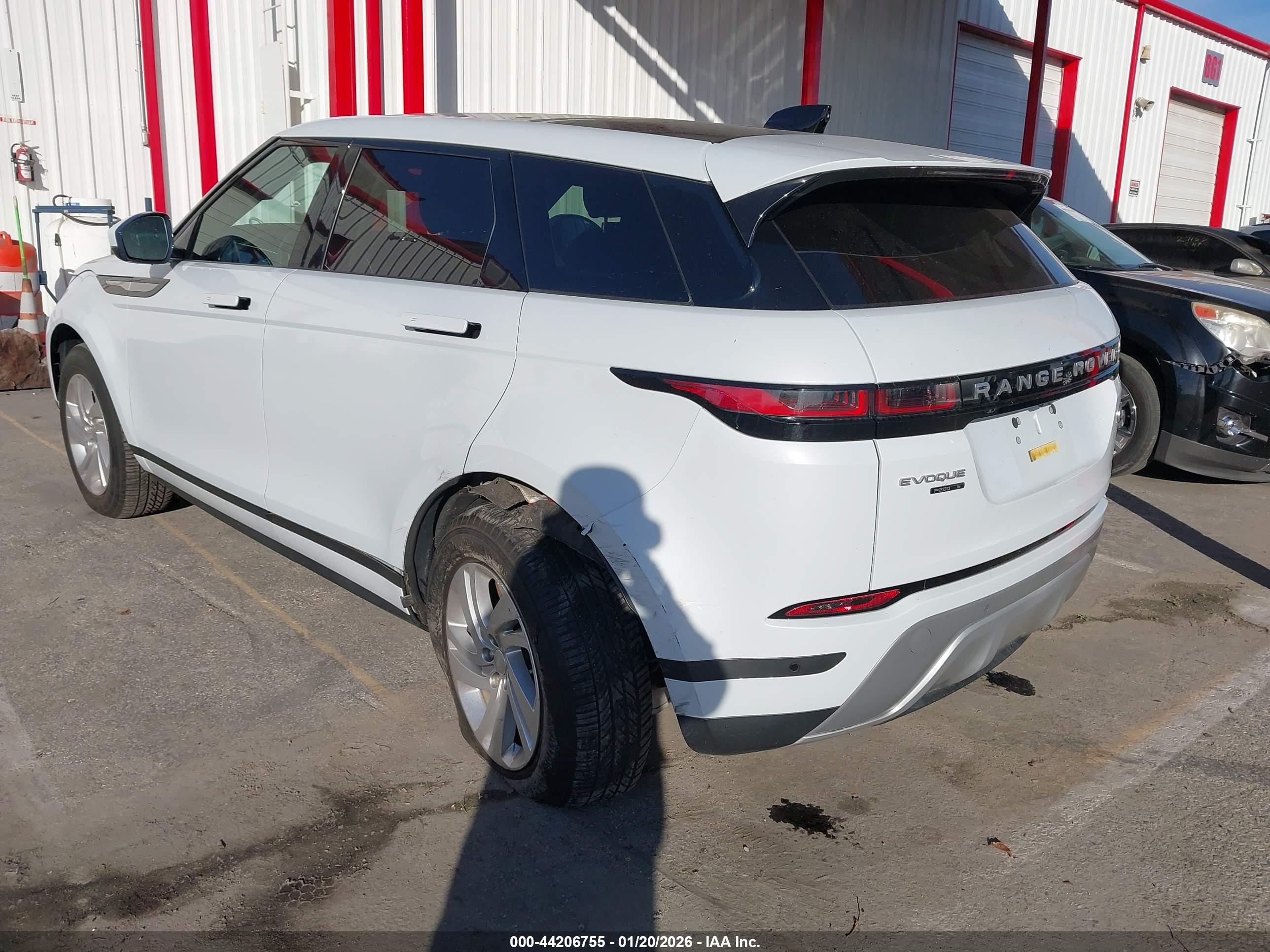 LAND ROVER image 3