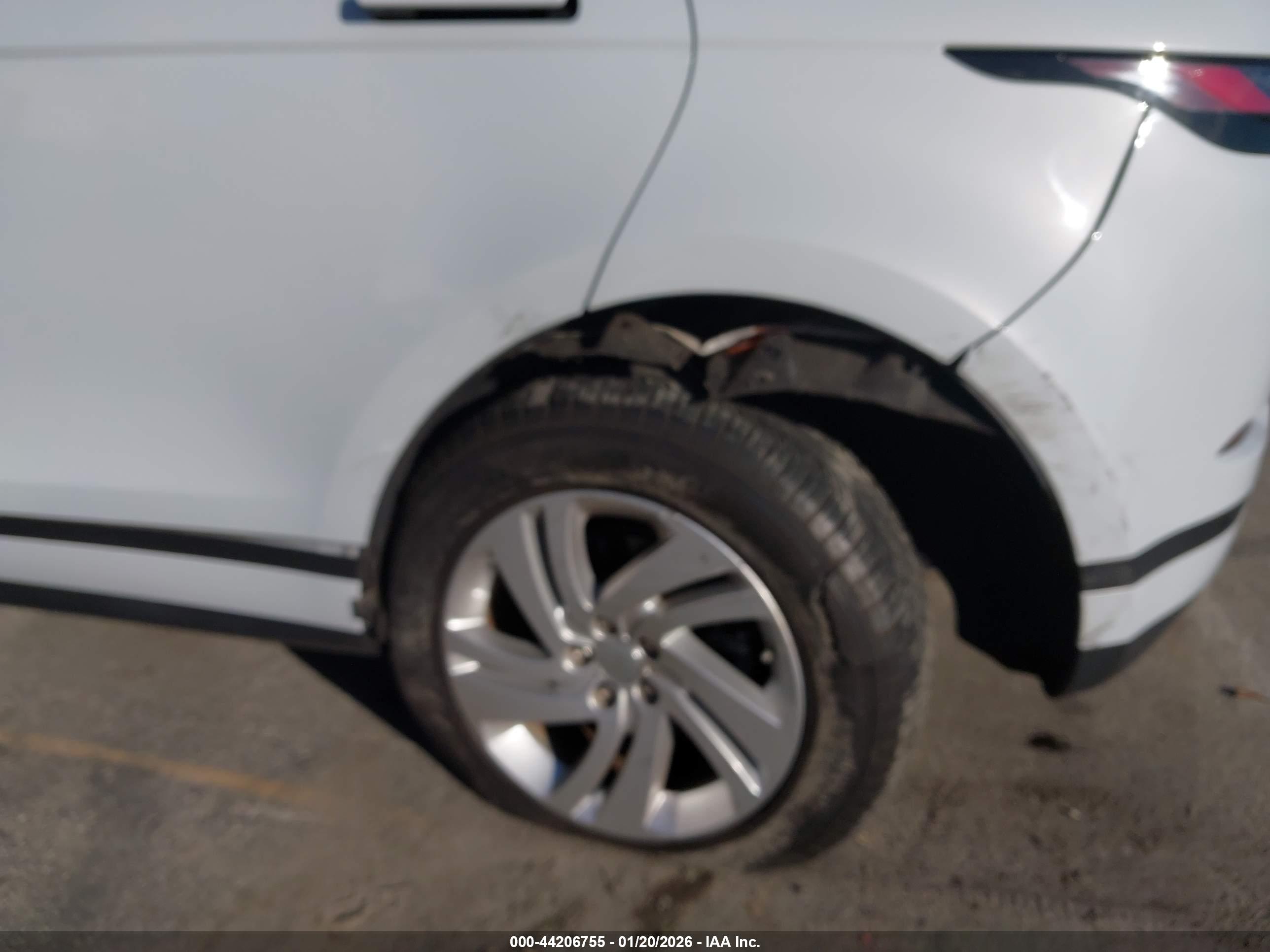 LAND ROVER image 6