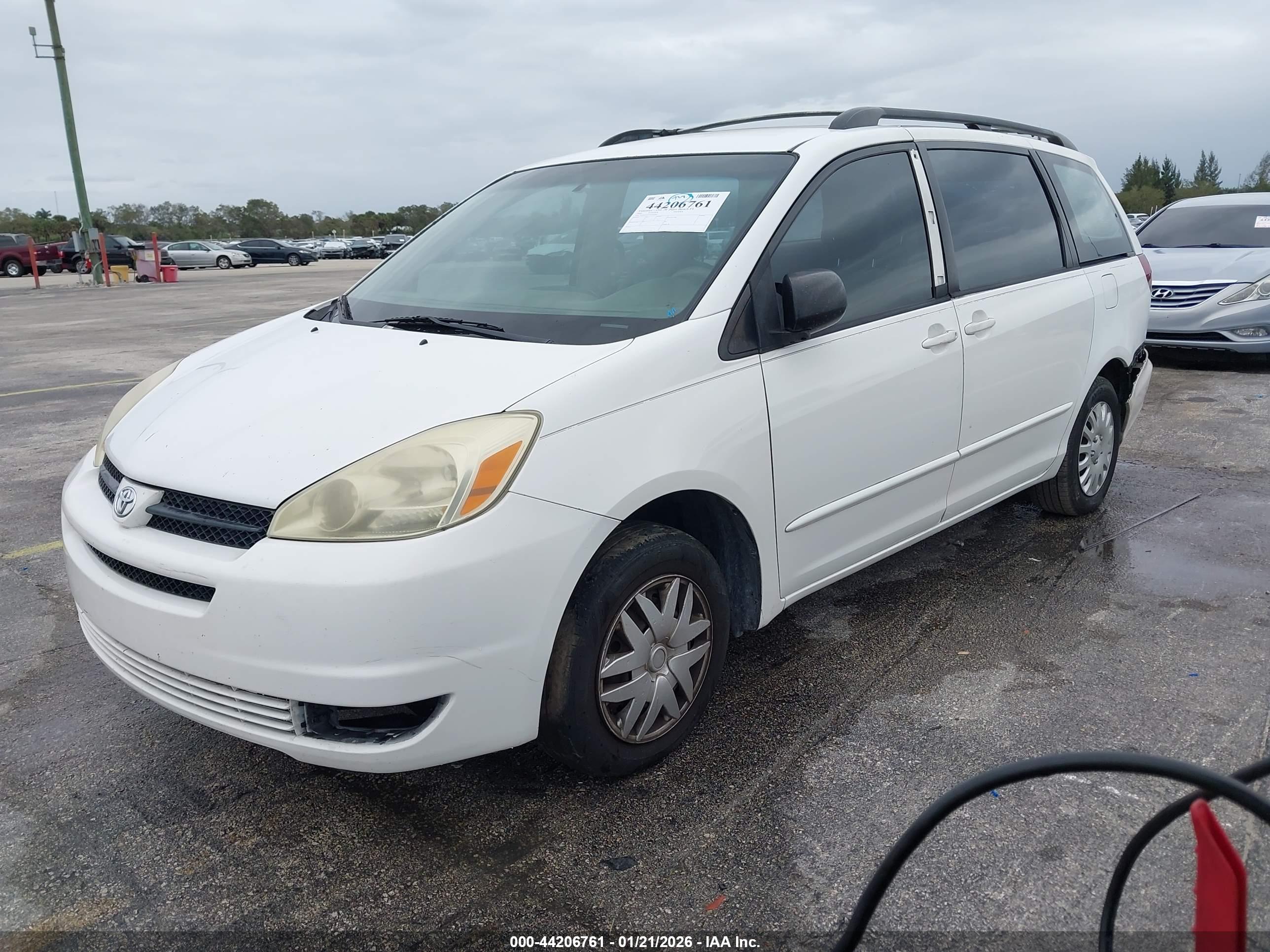 TOYOTA SIENNA image 2