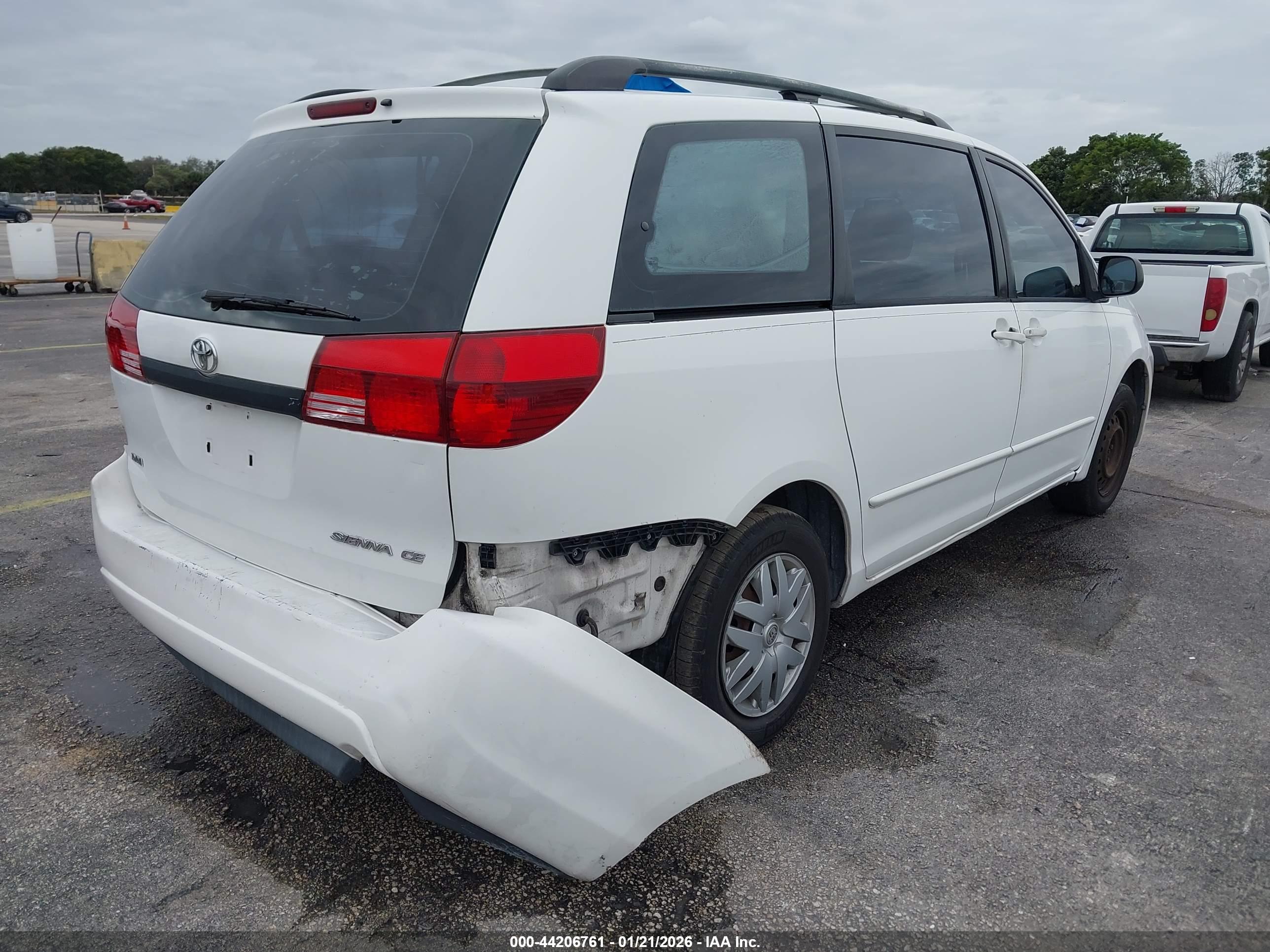TOYOTA SIENNA image 6