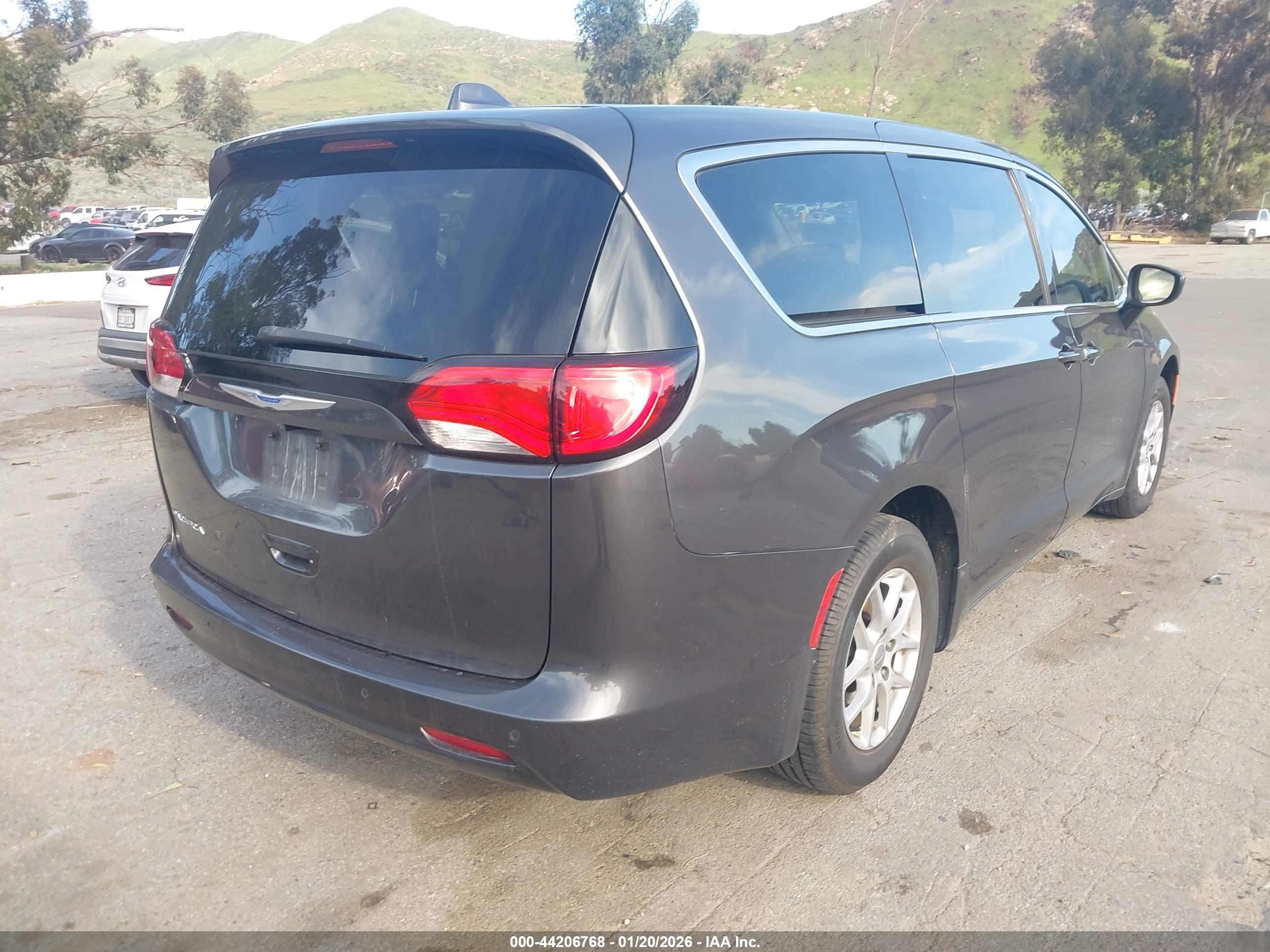 CHRYSLER PACIFICA image 4