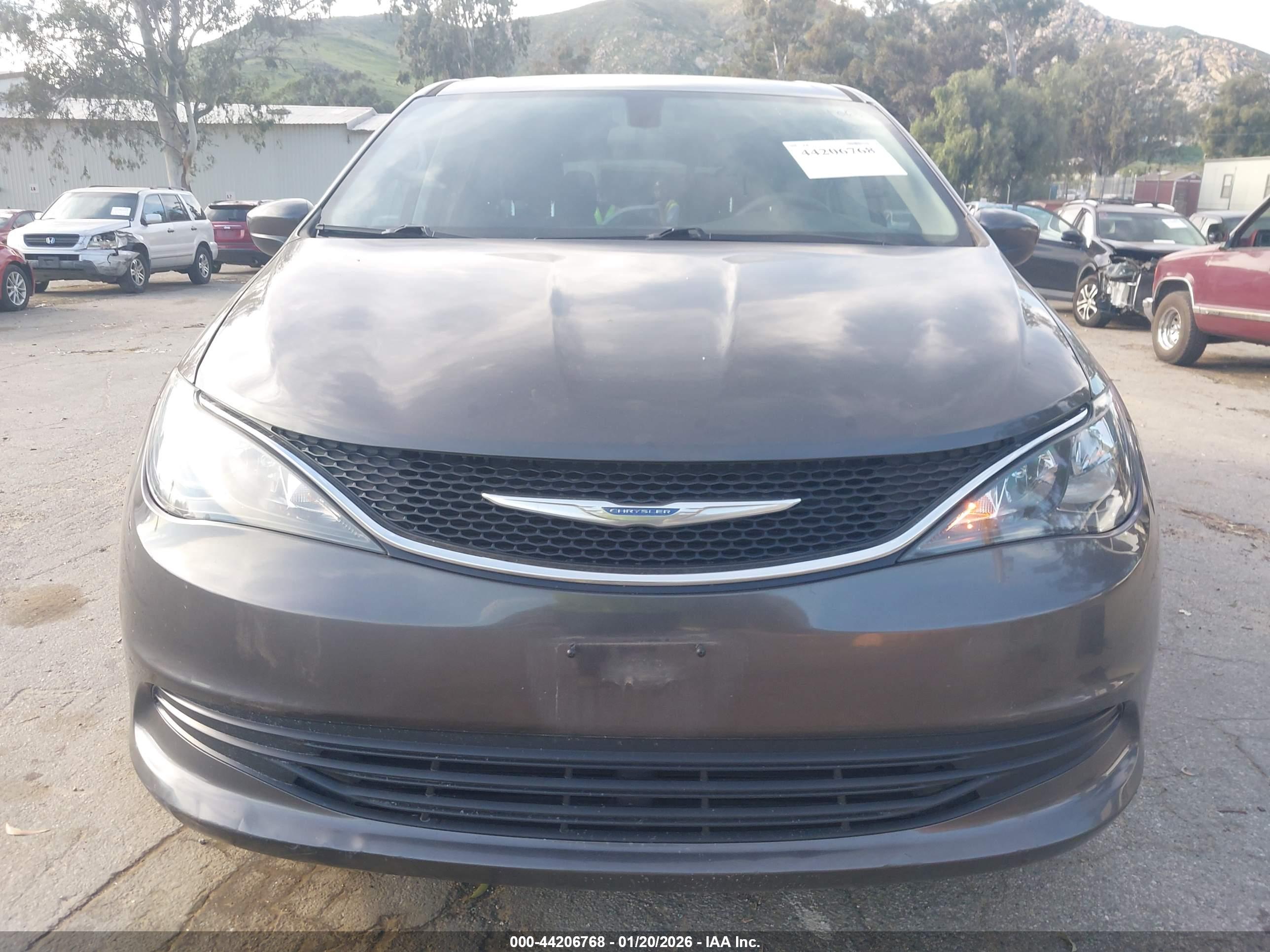 CHRYSLER PACIFICA image 6