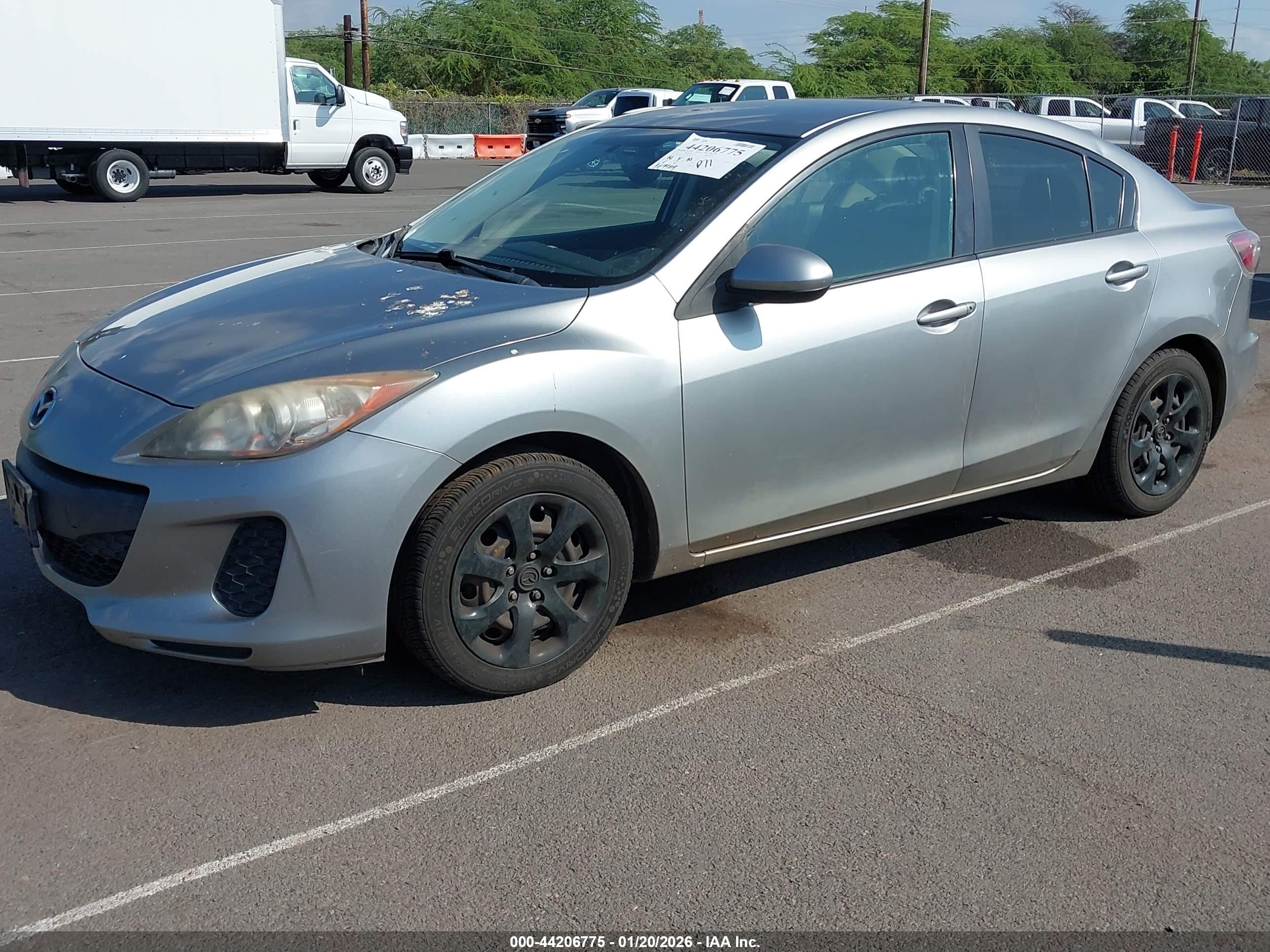 MAZDA MAZDA3 image 2