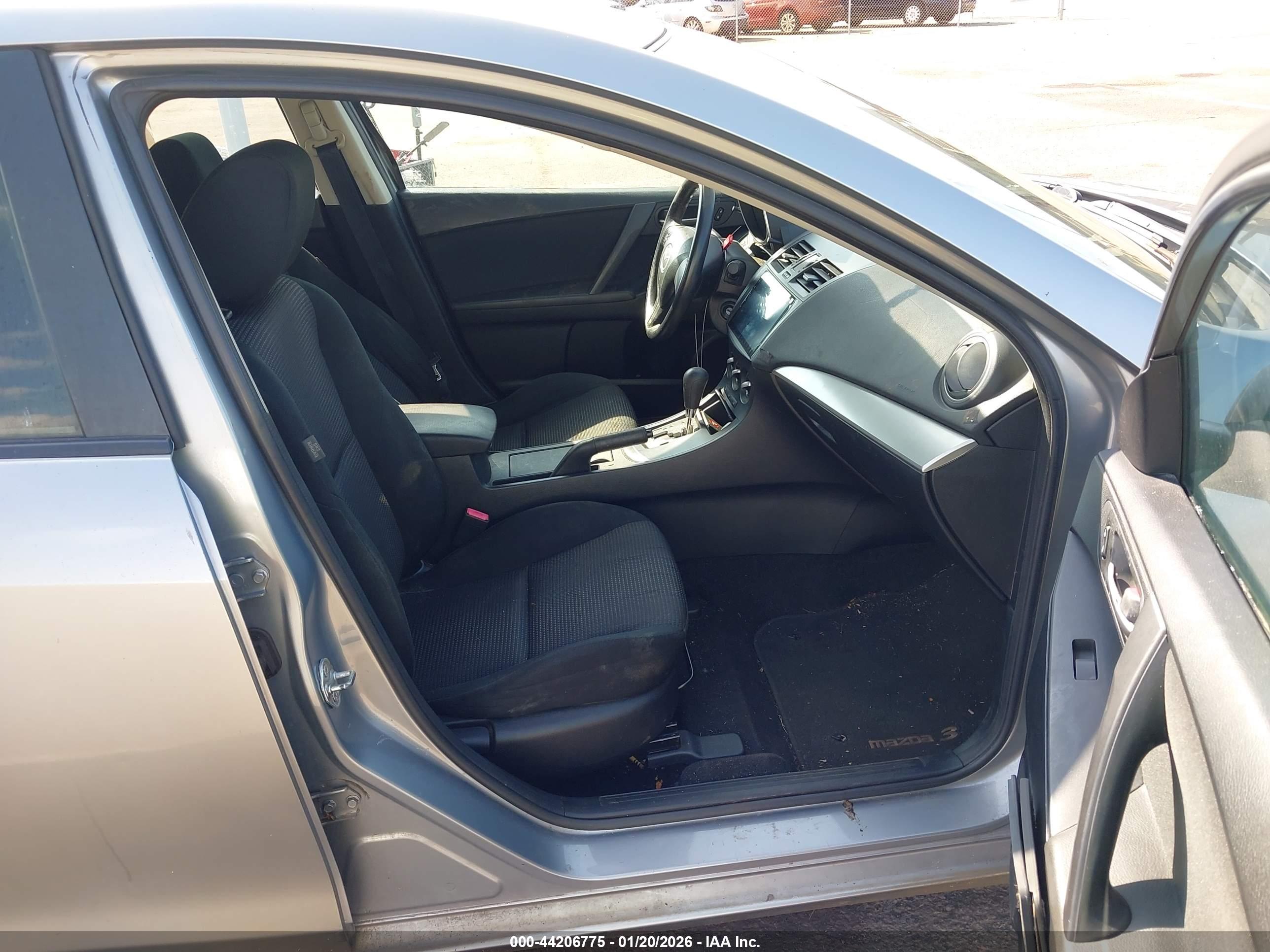 MAZDA MAZDA3 image 5