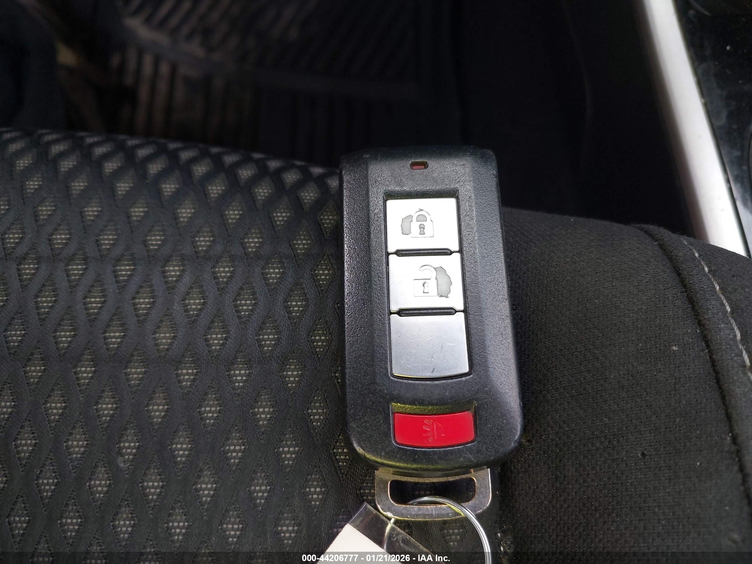 MITSUBISHI OUTLANDER image 11