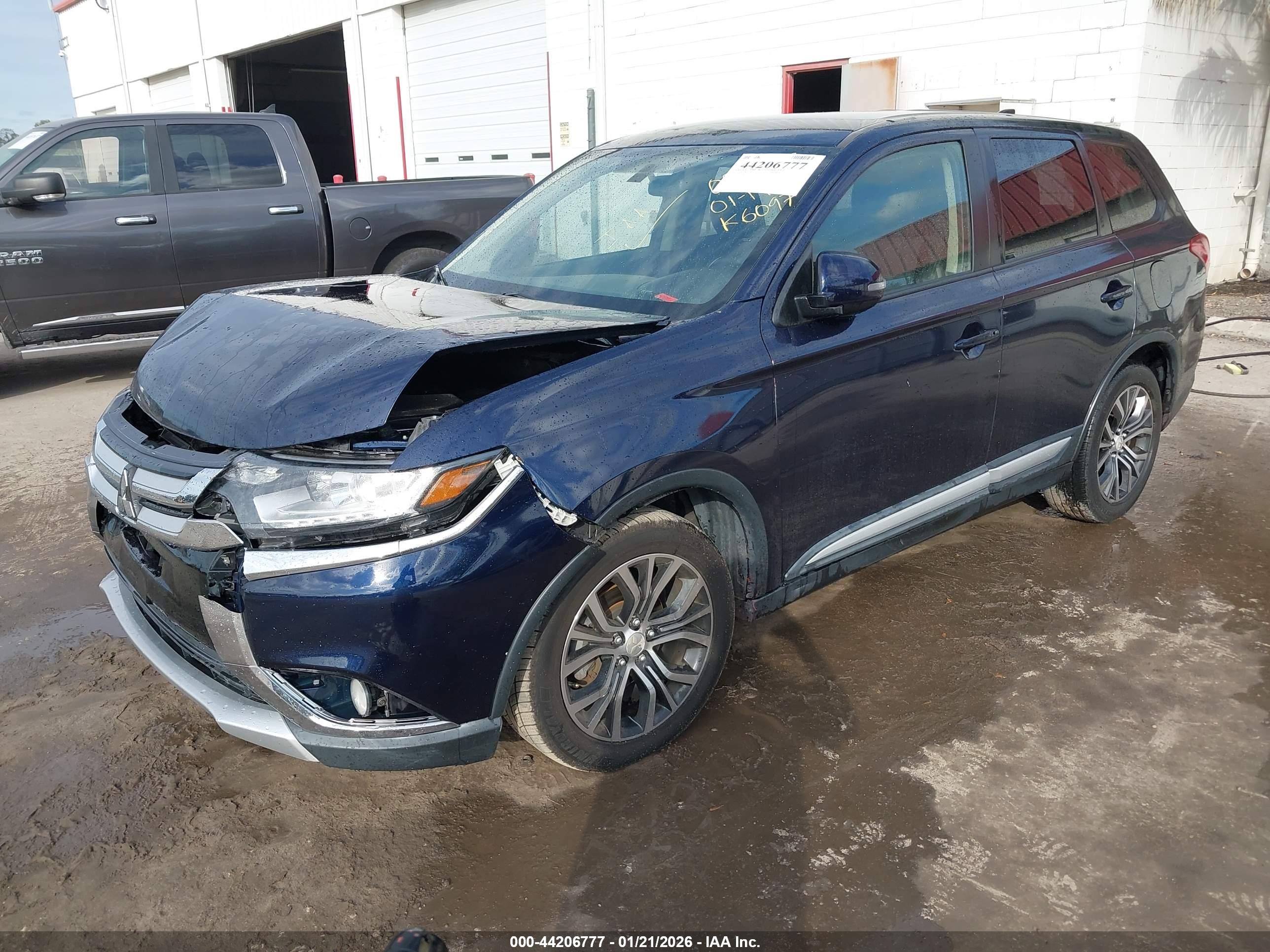 MITSUBISHI OUTLANDER image 2