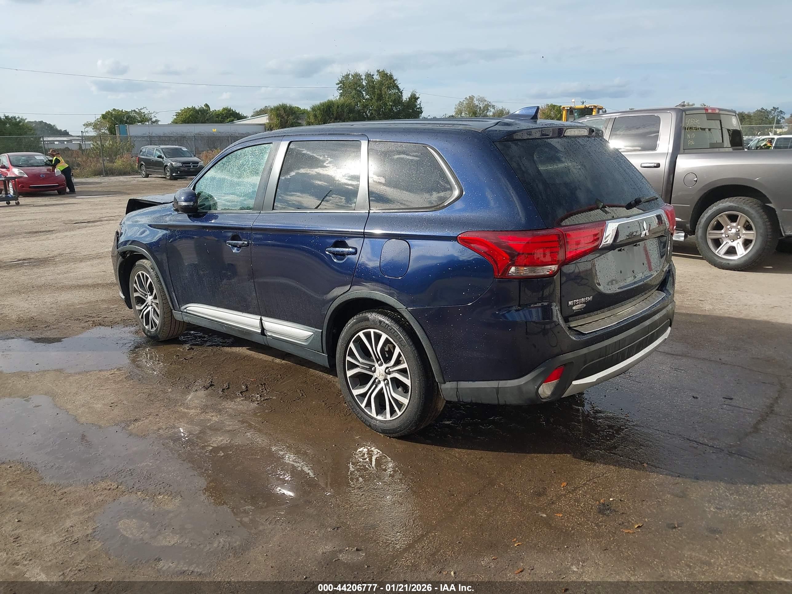 MITSUBISHI OUTLANDER image 3