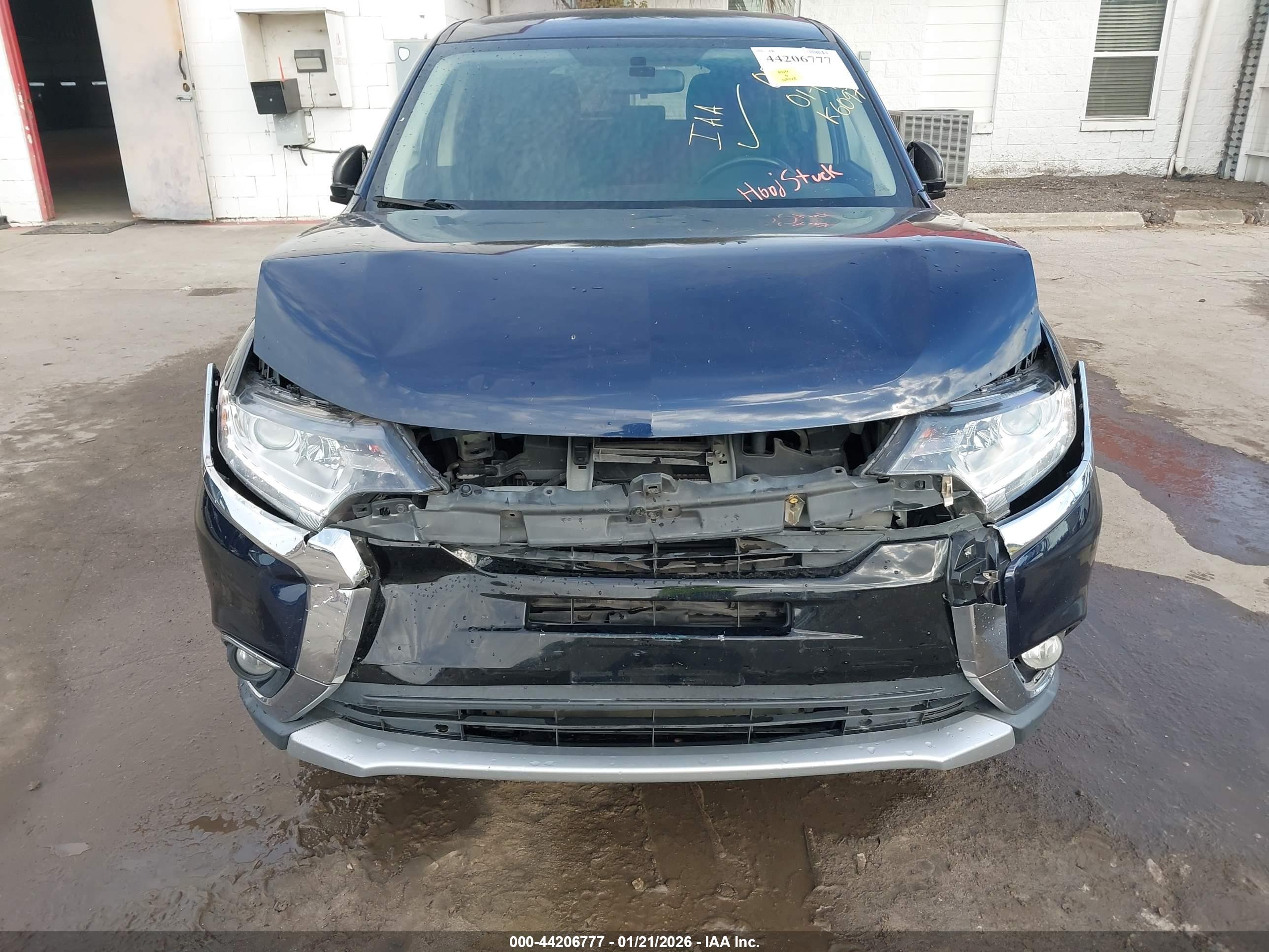 MITSUBISHI OUTLANDER image 6