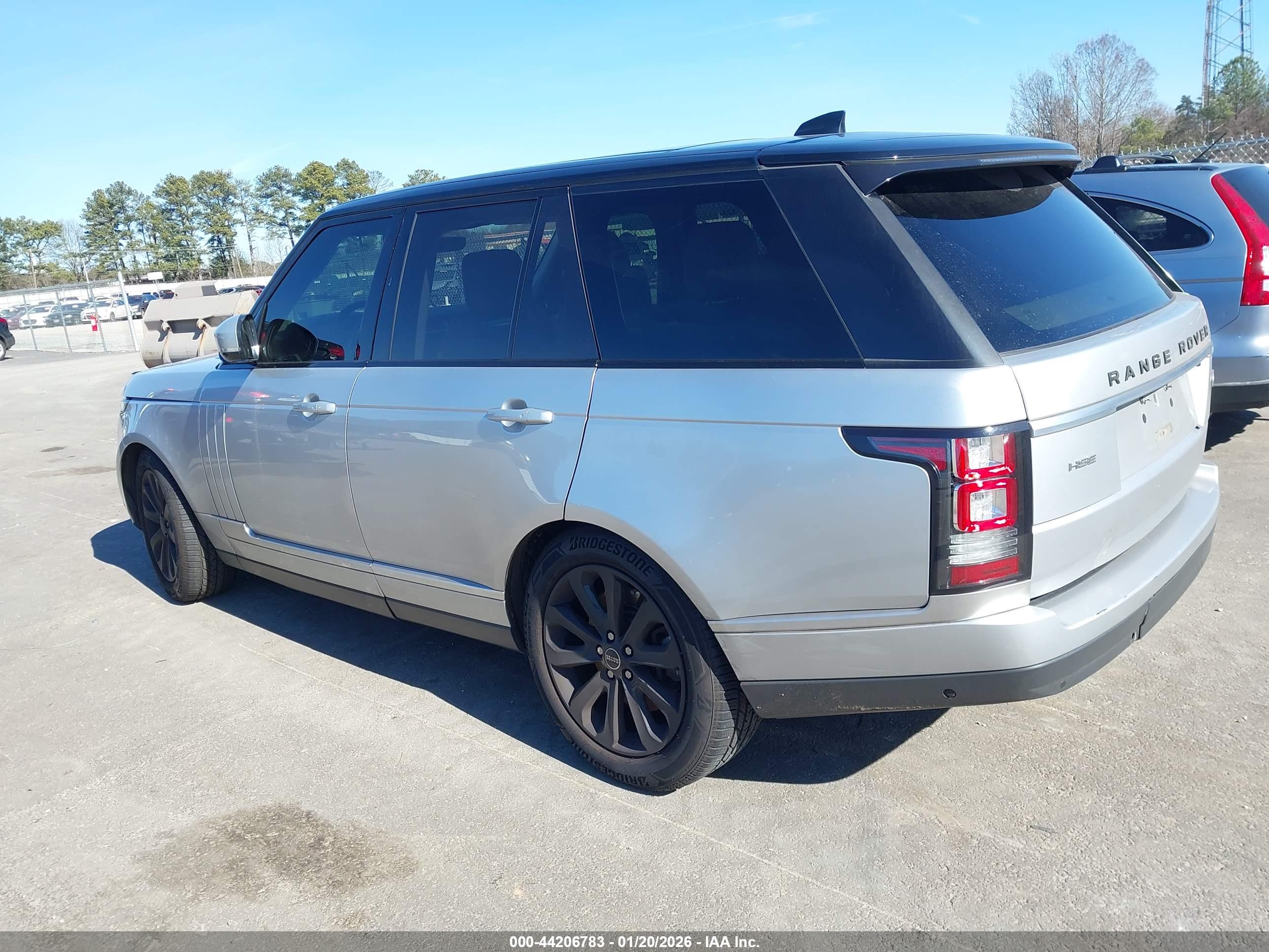 LAND ROVER image 3