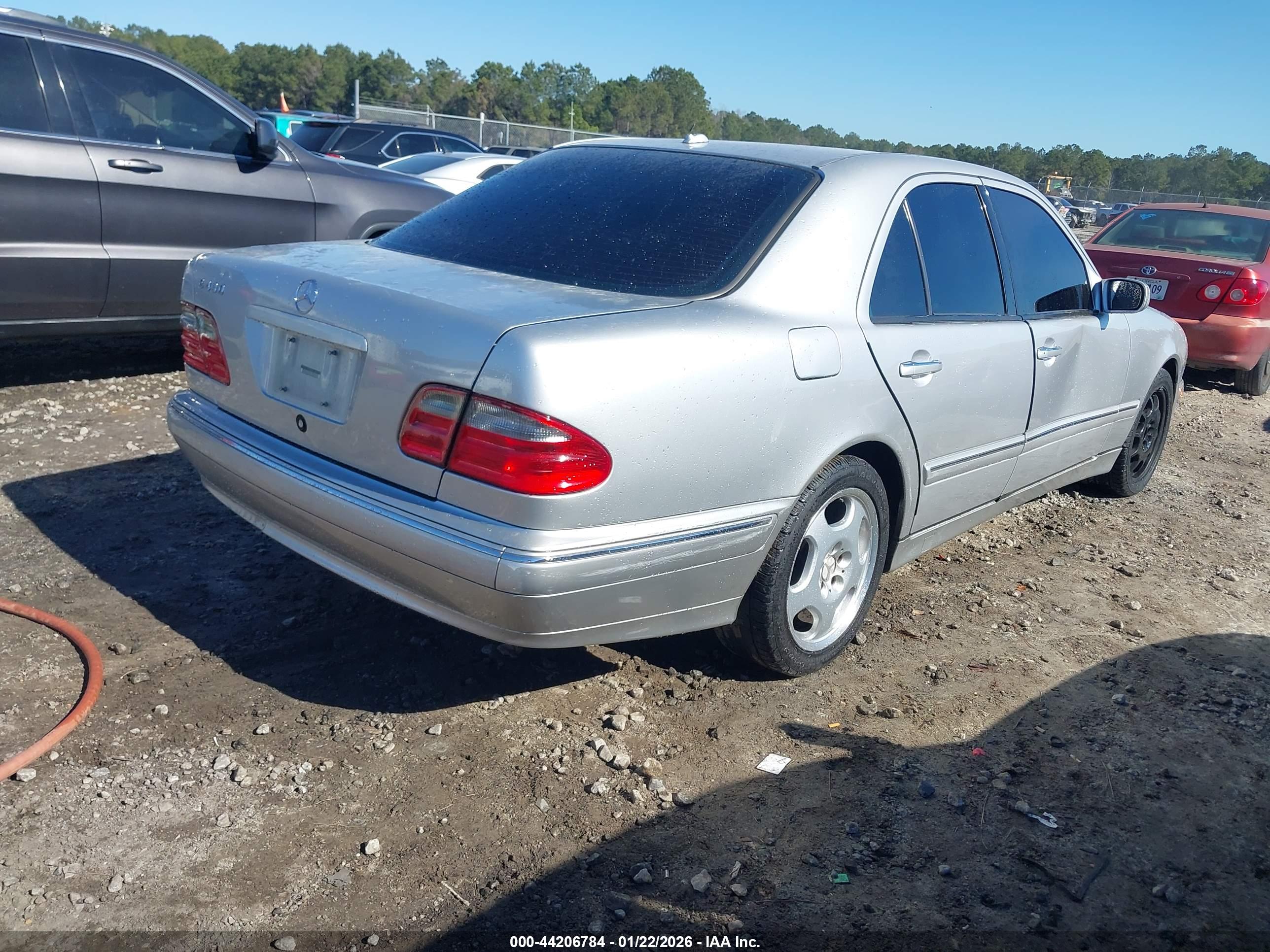MERCEDES-BENZ E image 4
