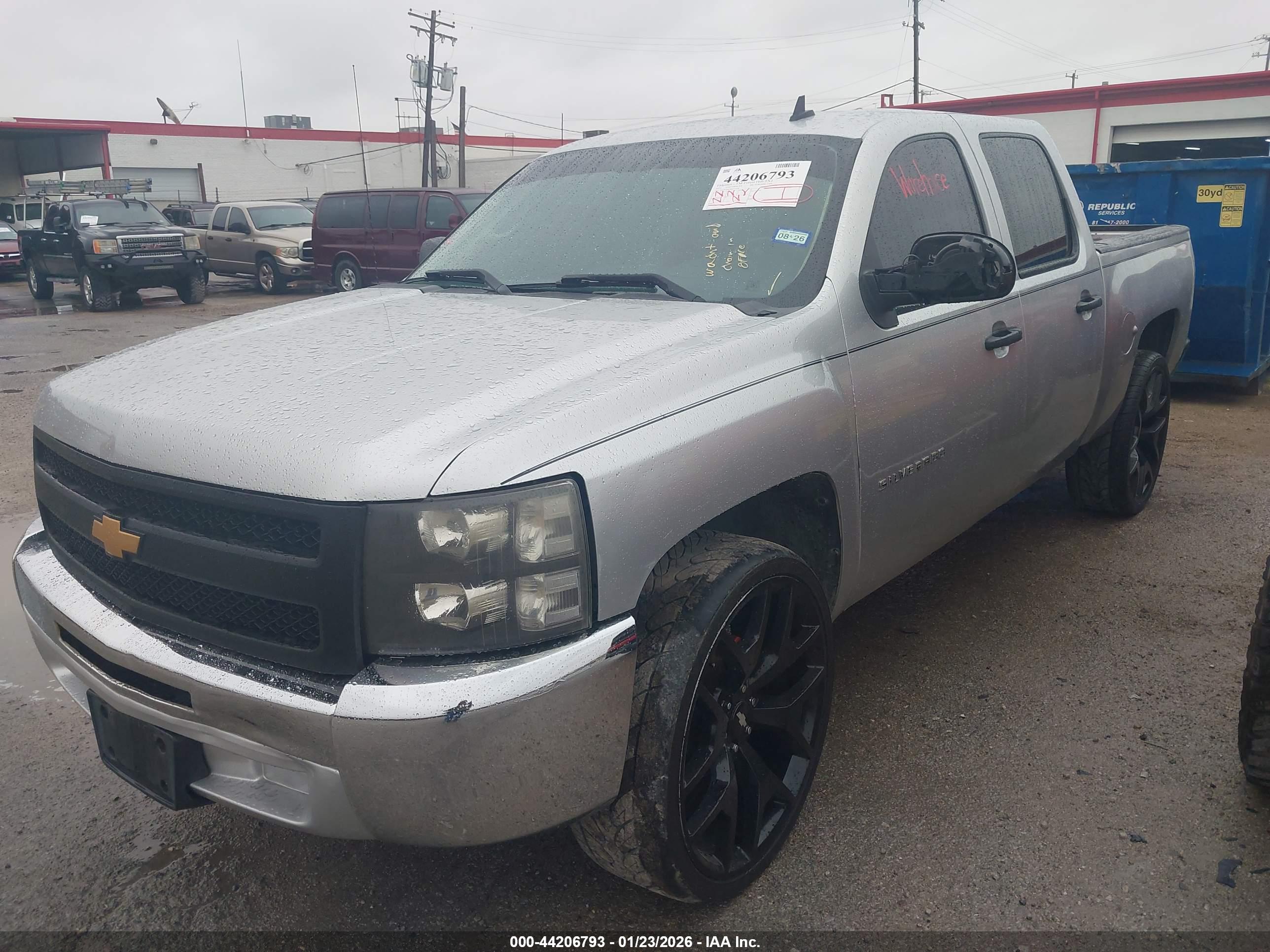 CHEVROLET SILVERADO image 2