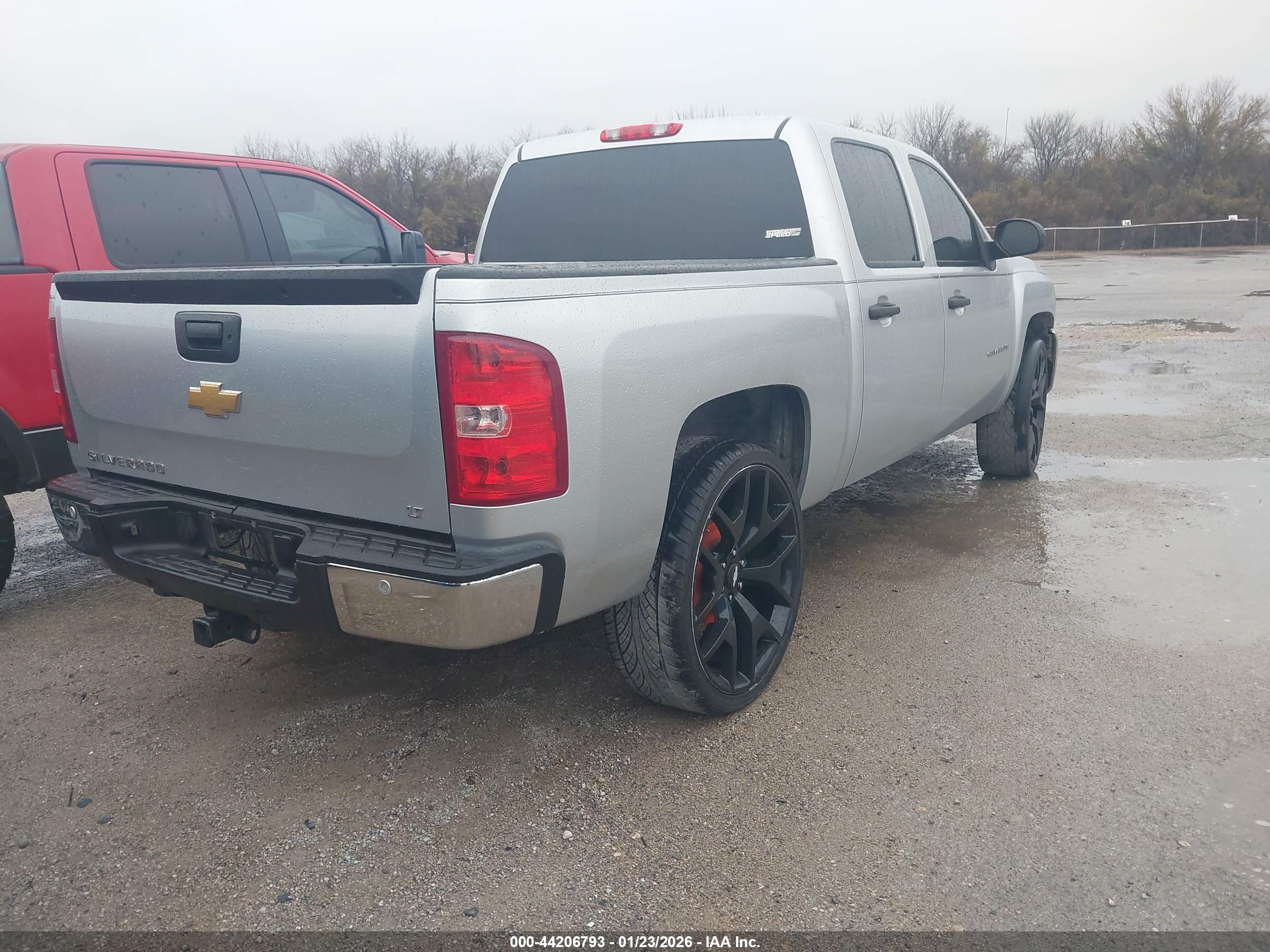 CHEVROLET SILVERADO image 4