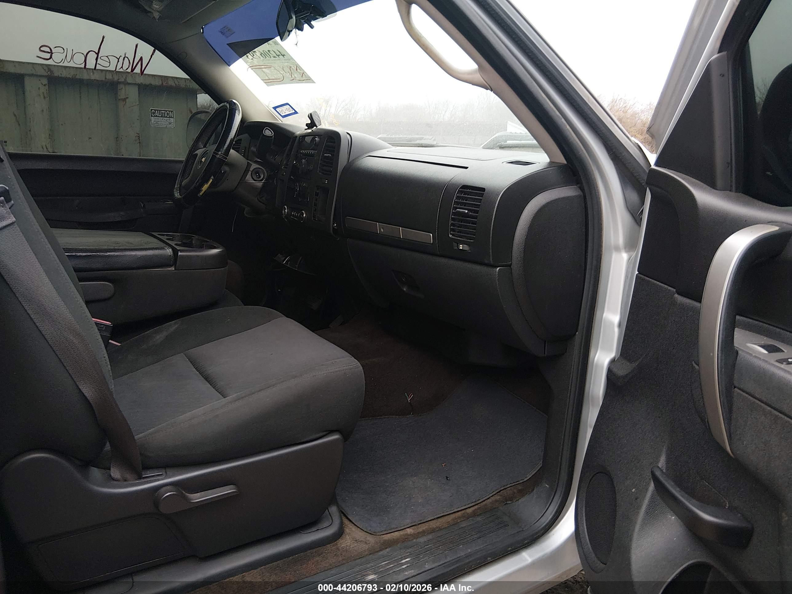 CHEVROLET SILVERADO image 5