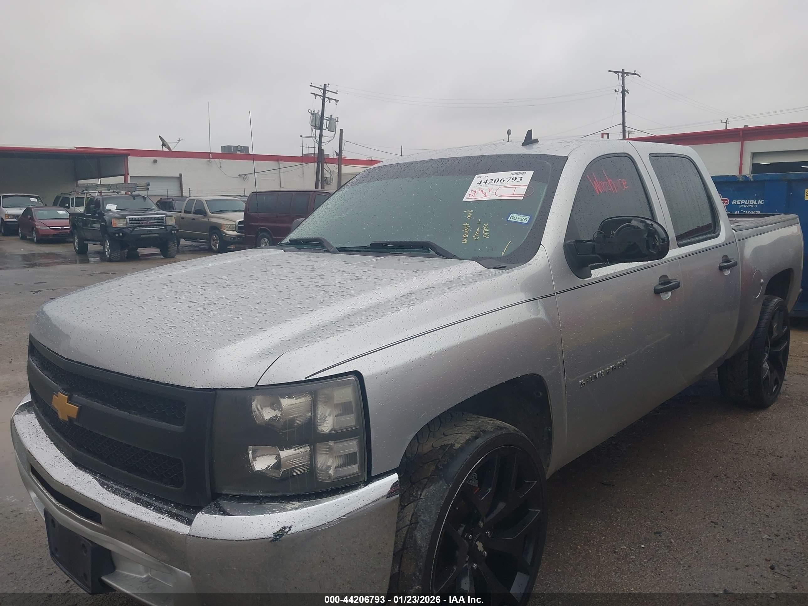 CHEVROLET SILVERADO image 6