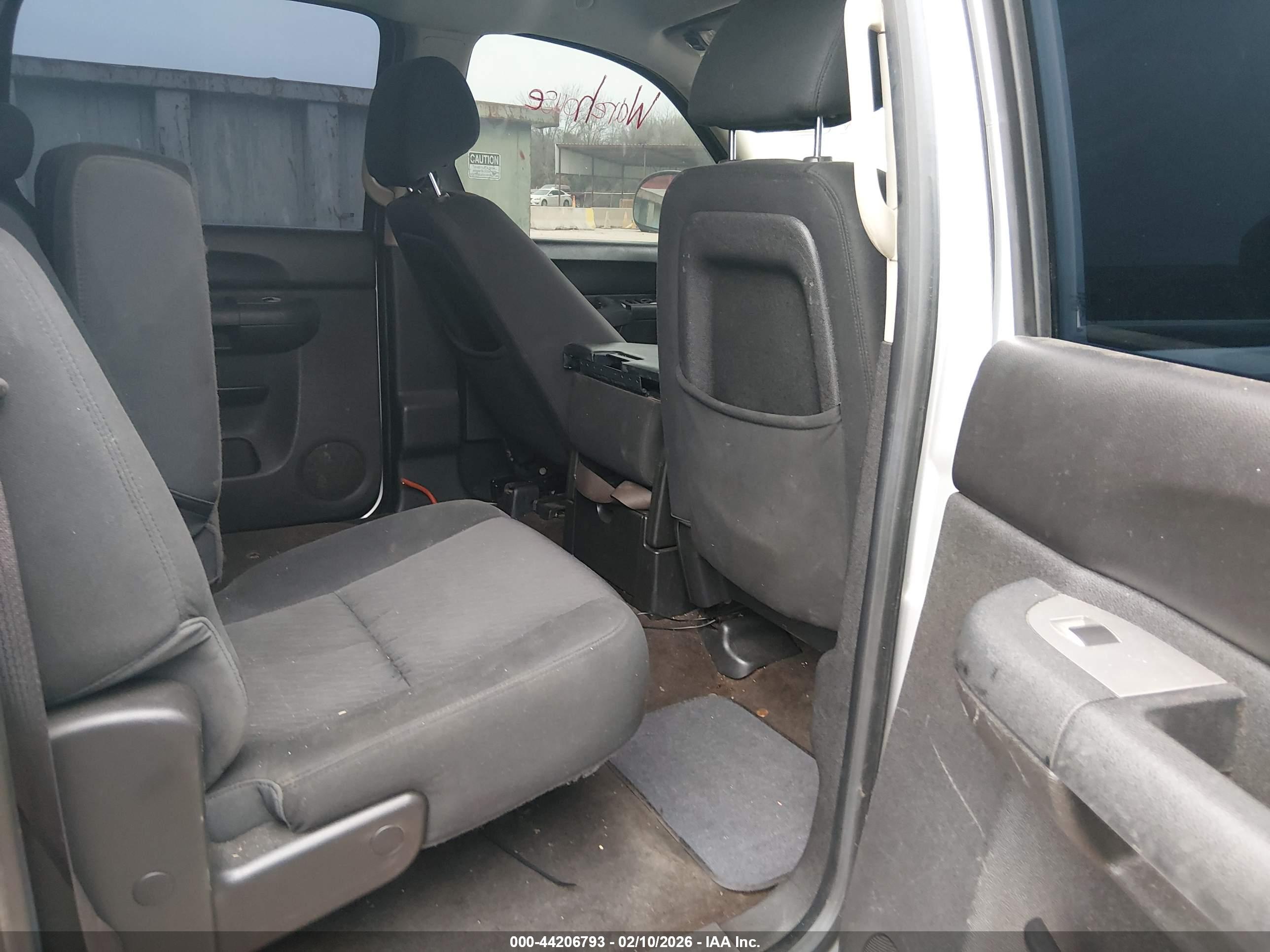 CHEVROLET SILVERADO image 8