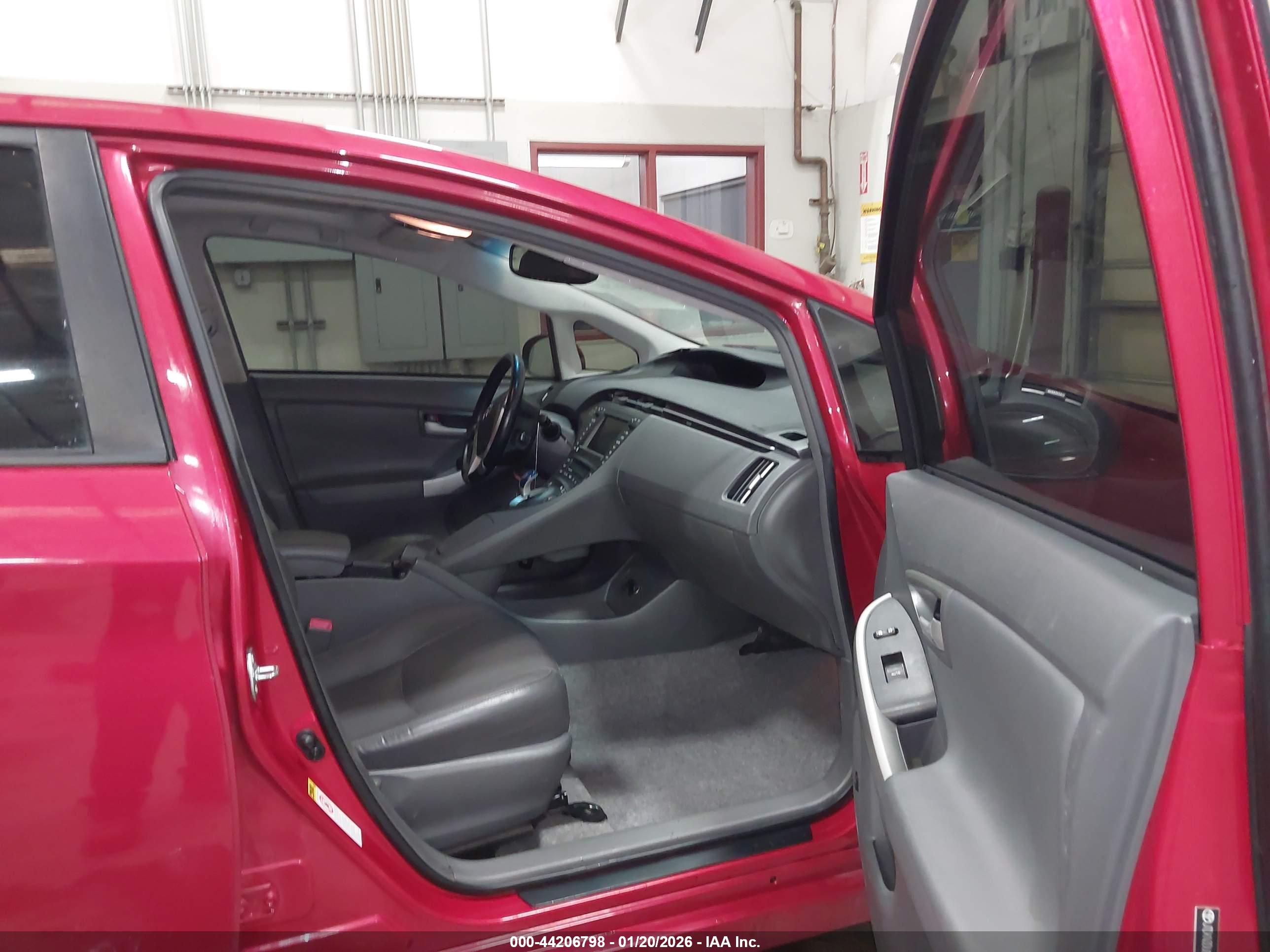 TOYOTA PRIUS image 5