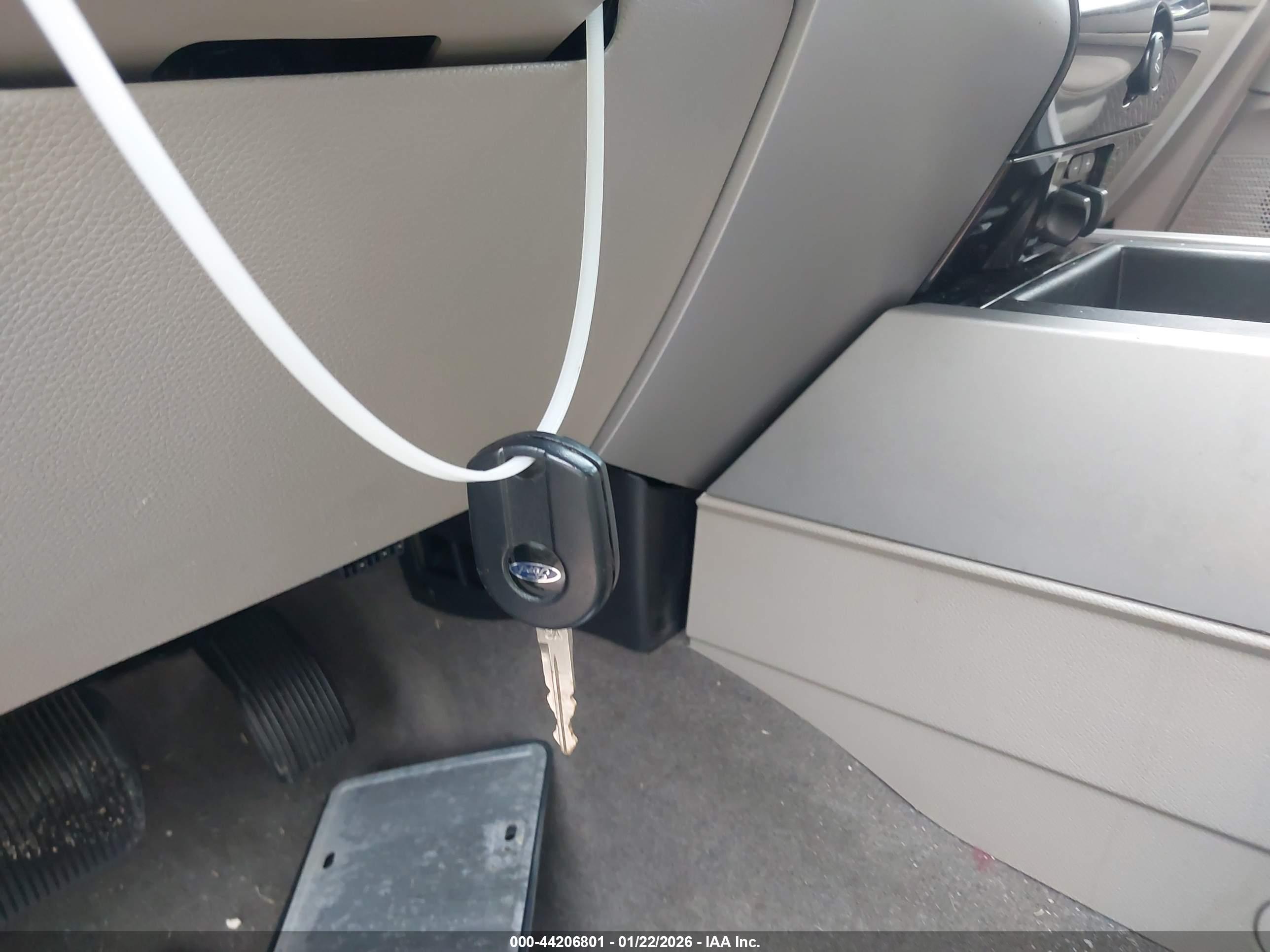 FORD EXPEDITION image 11