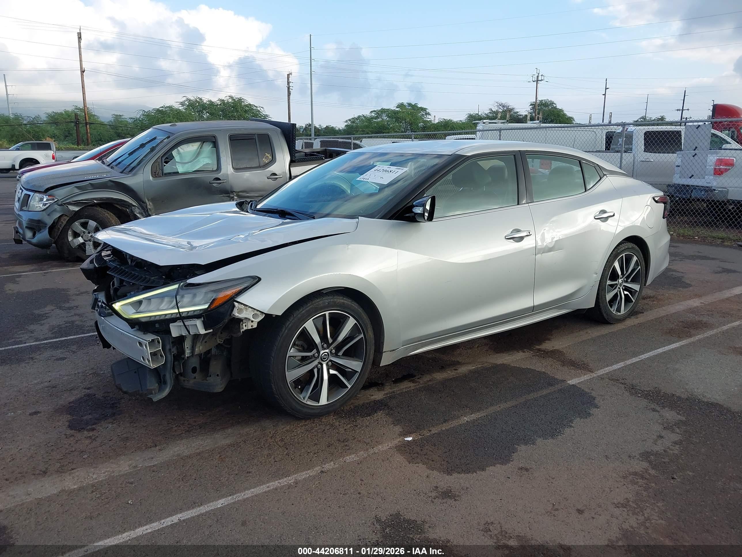 NISSAN MAXIMA image 2