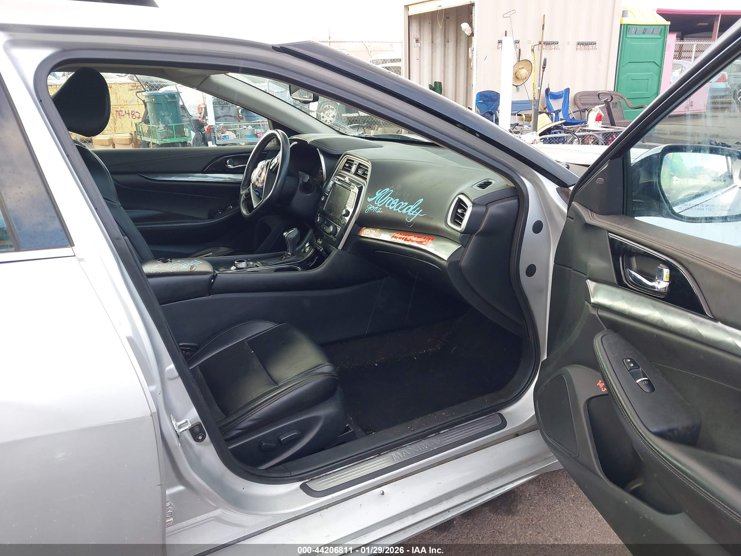 NISSAN MAXIMA image 5