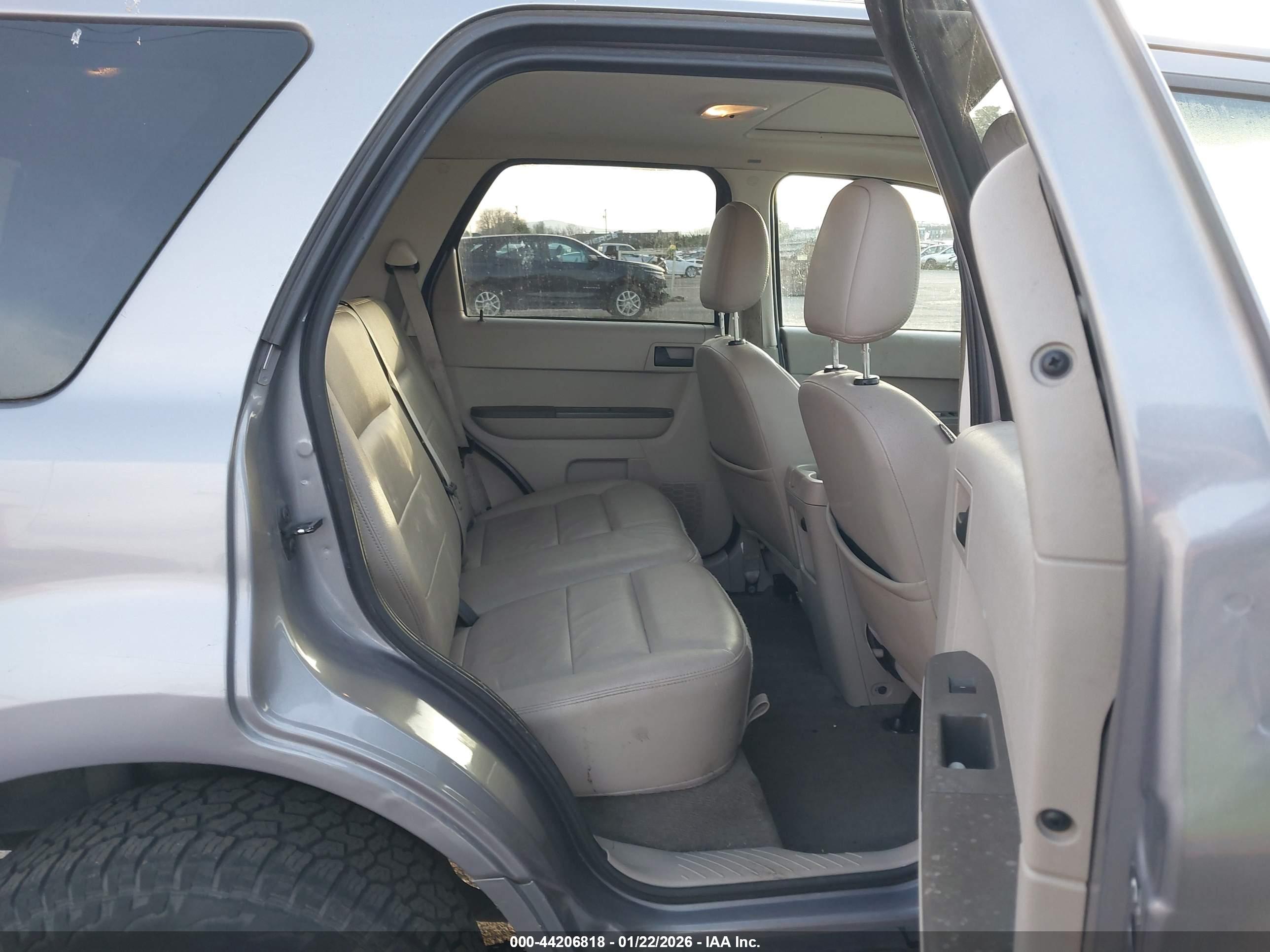 FORD ESCAPE image 8