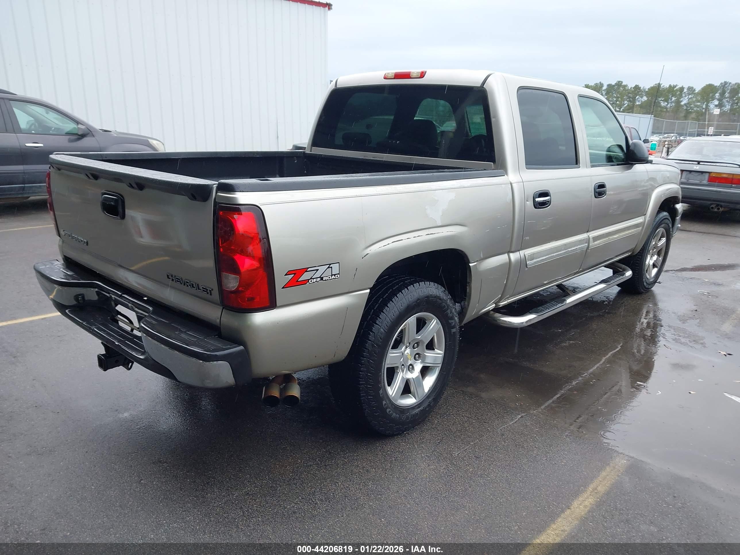 CHEVROLET SILVERADO image 4