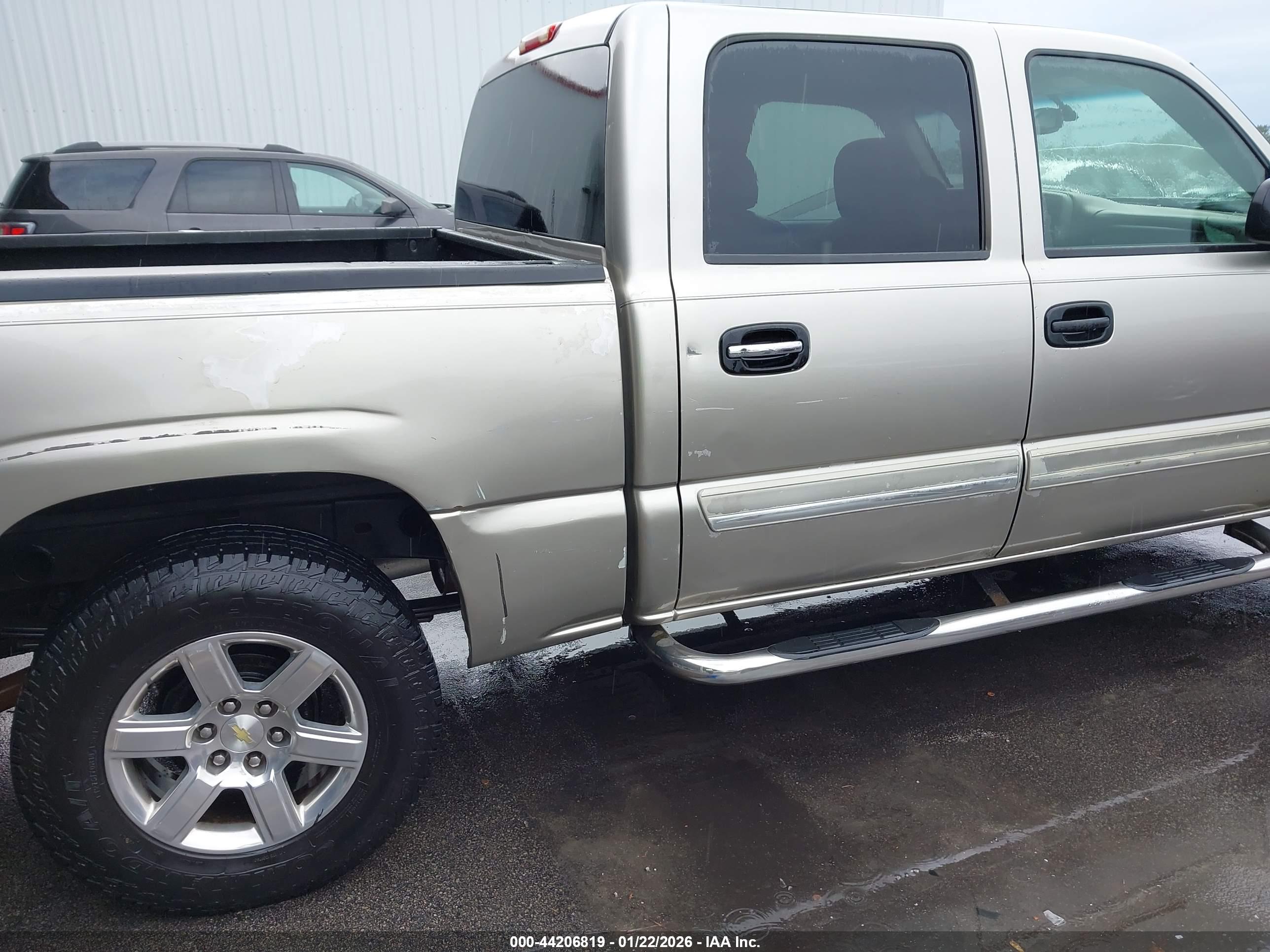 CHEVROLET SILVERADO image 6