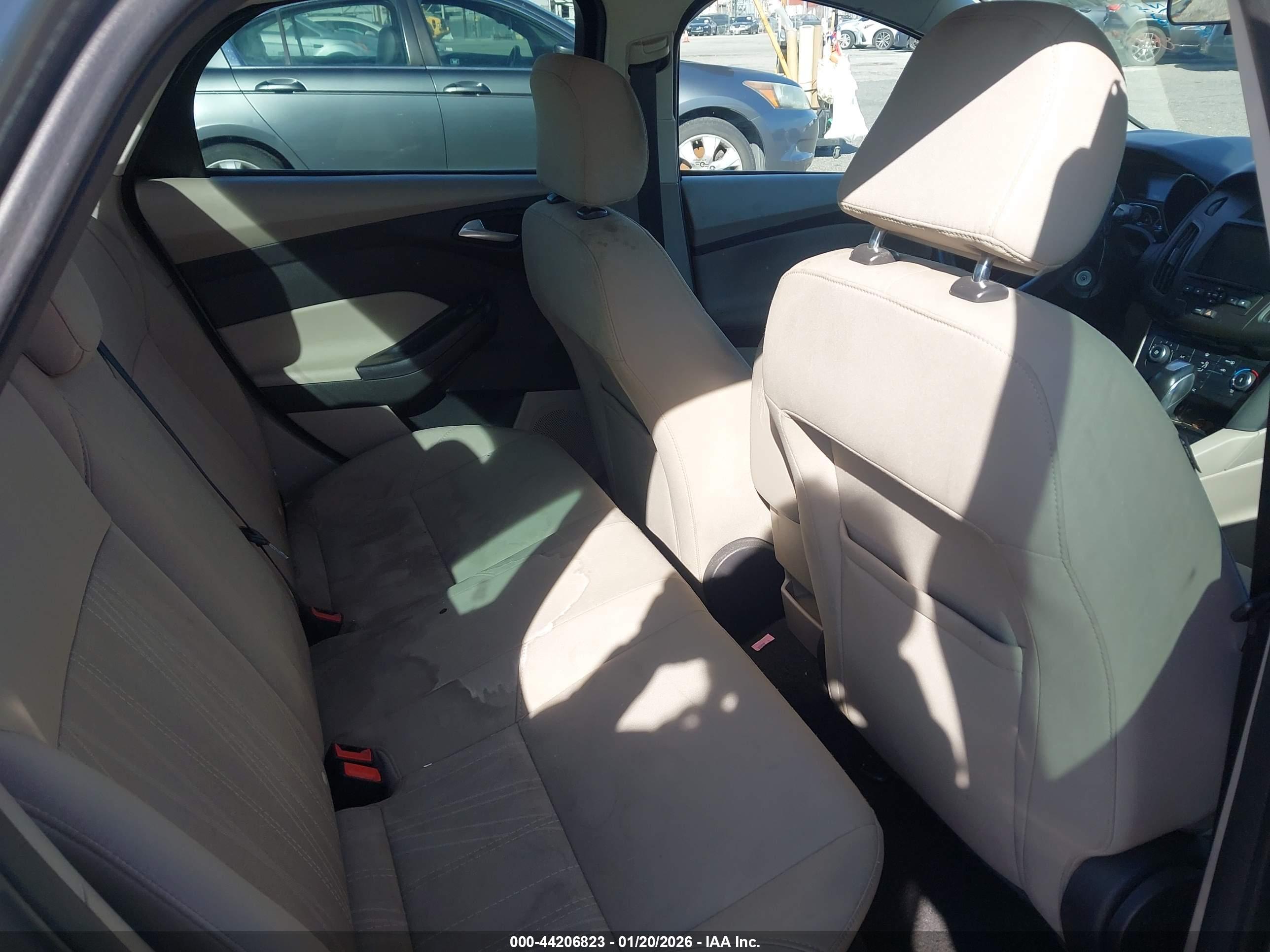 FORD FOCUS image 8