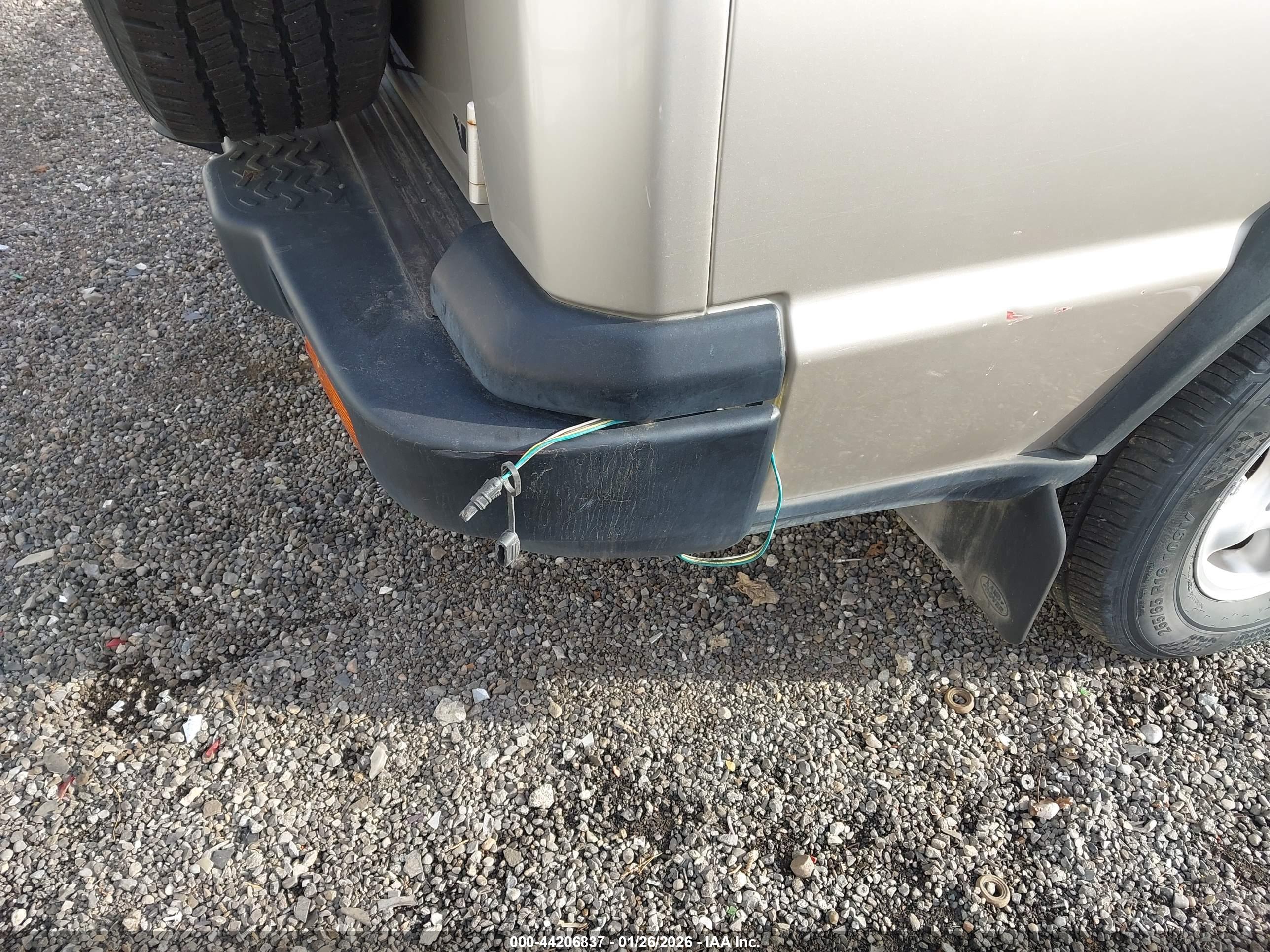 LAND ROVER image 6