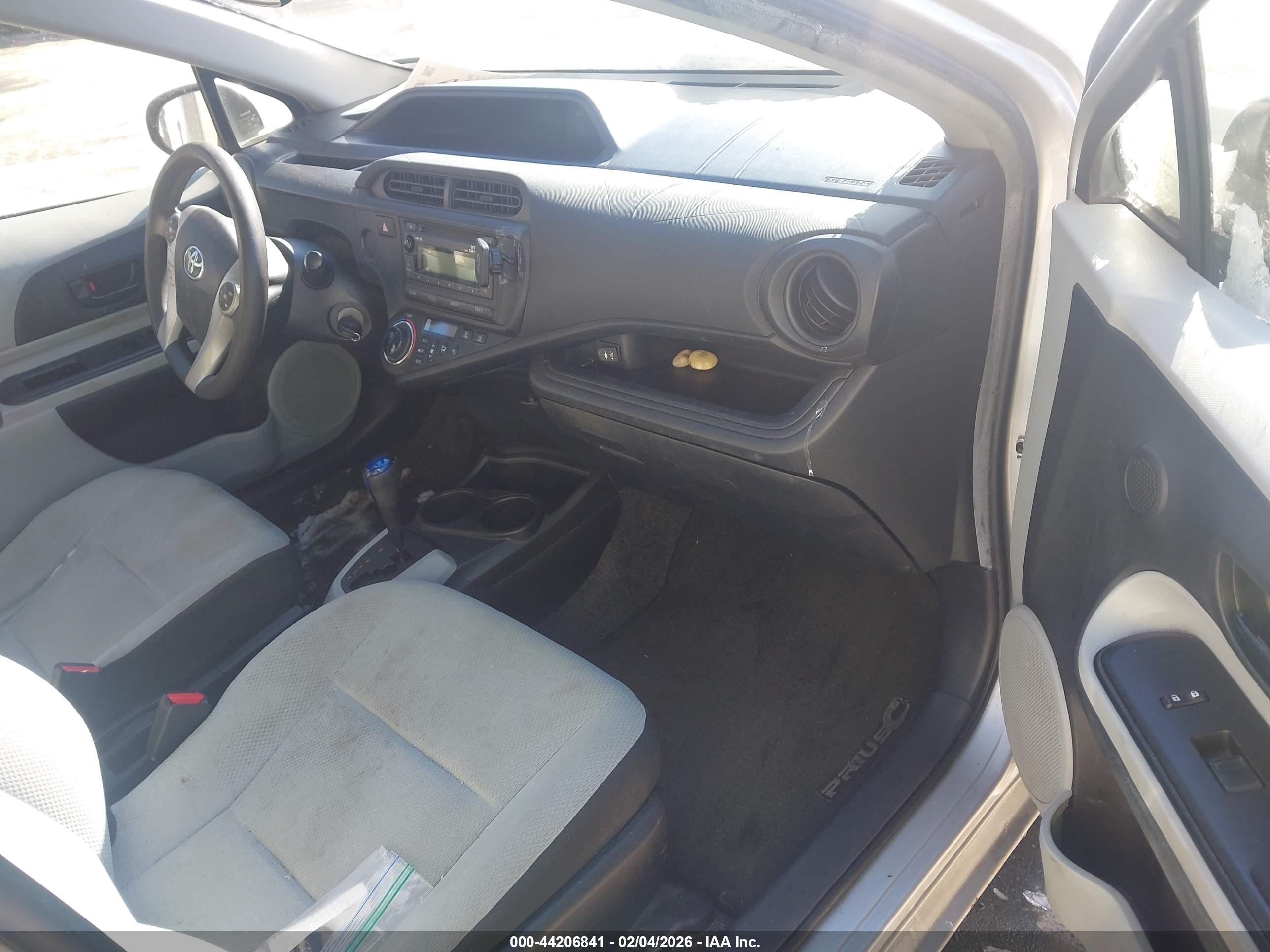 TOYOTA PRIUS image 5