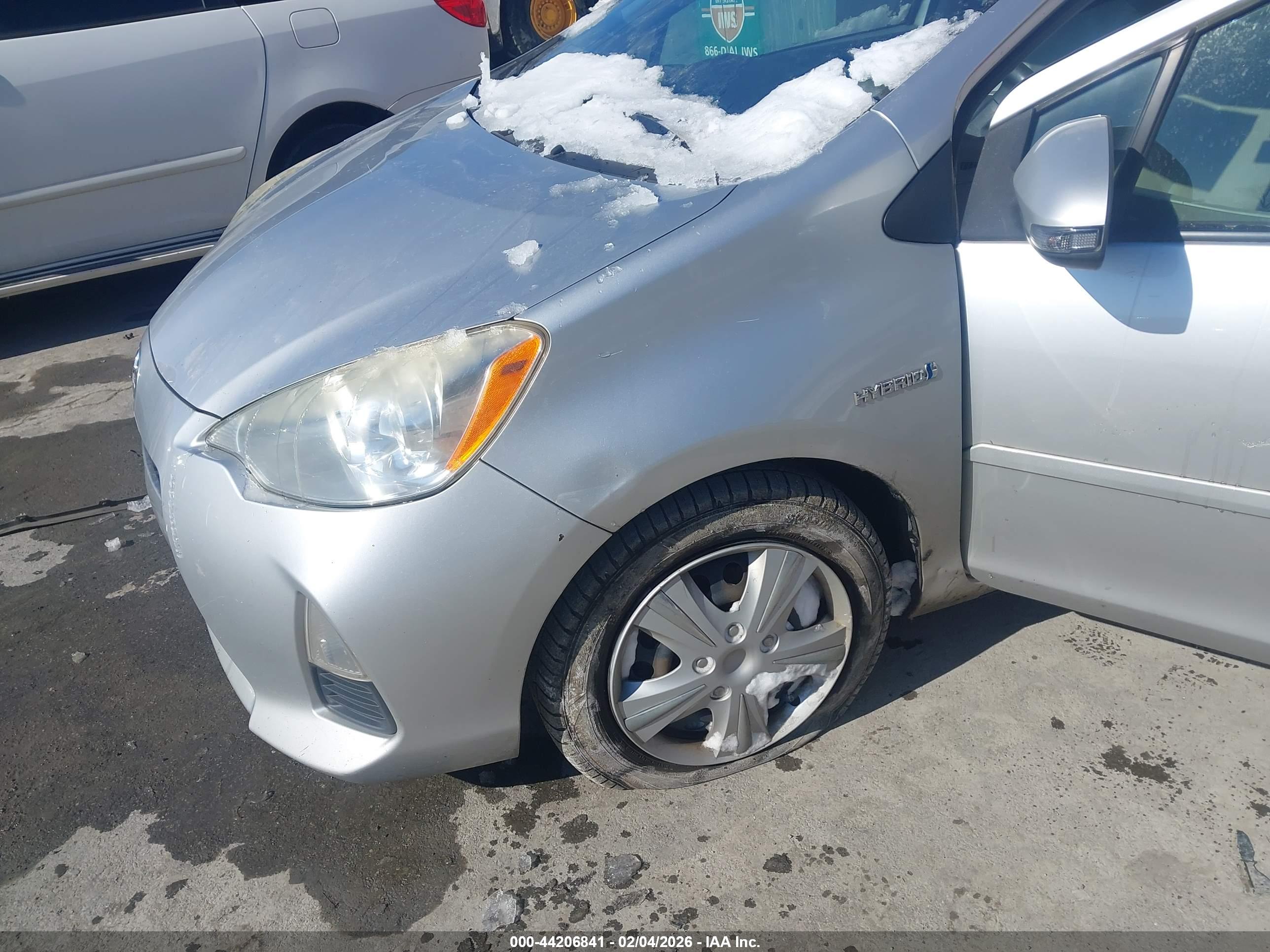 TOYOTA PRIUS image 6