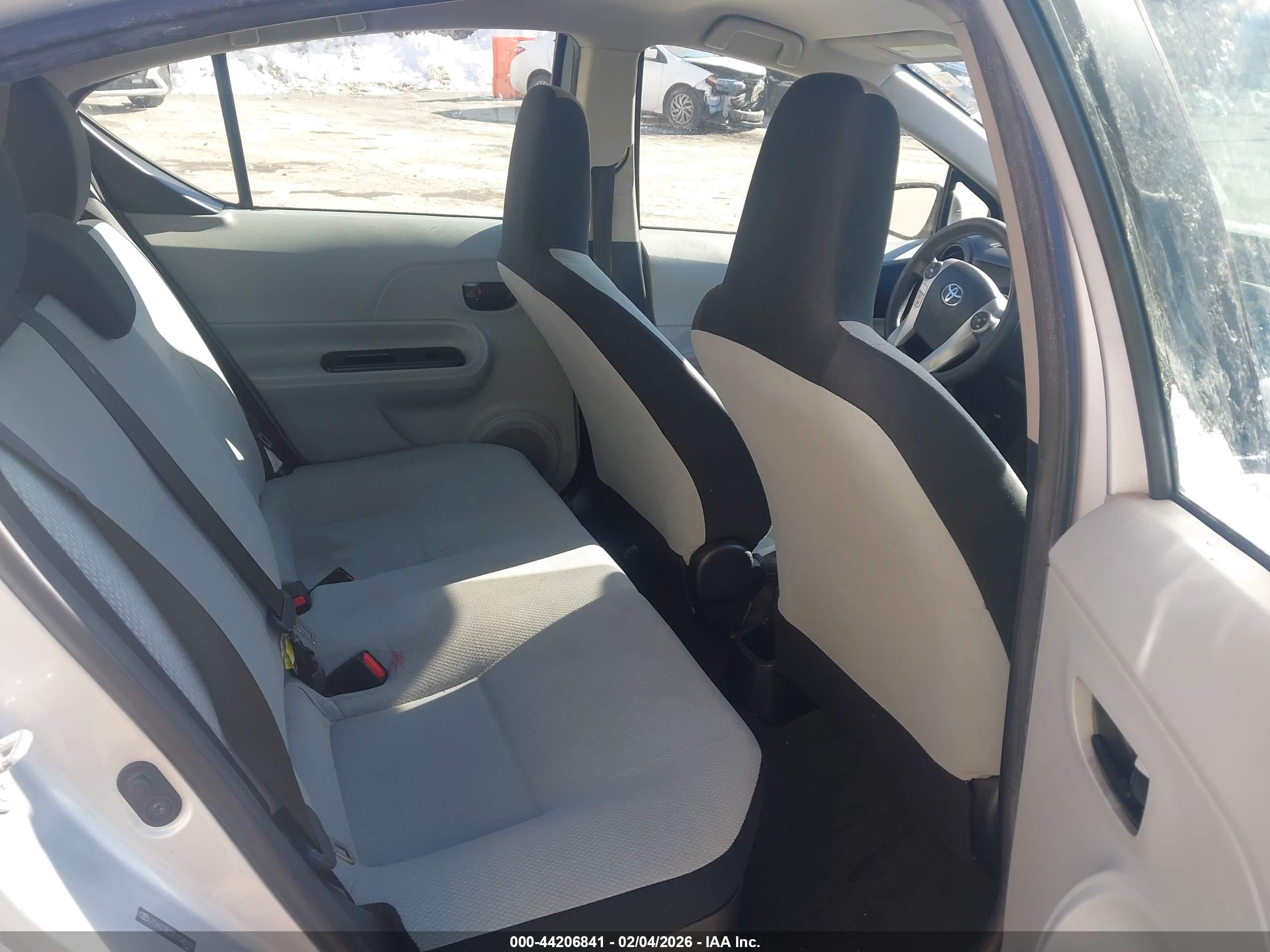 TOYOTA PRIUS image 8