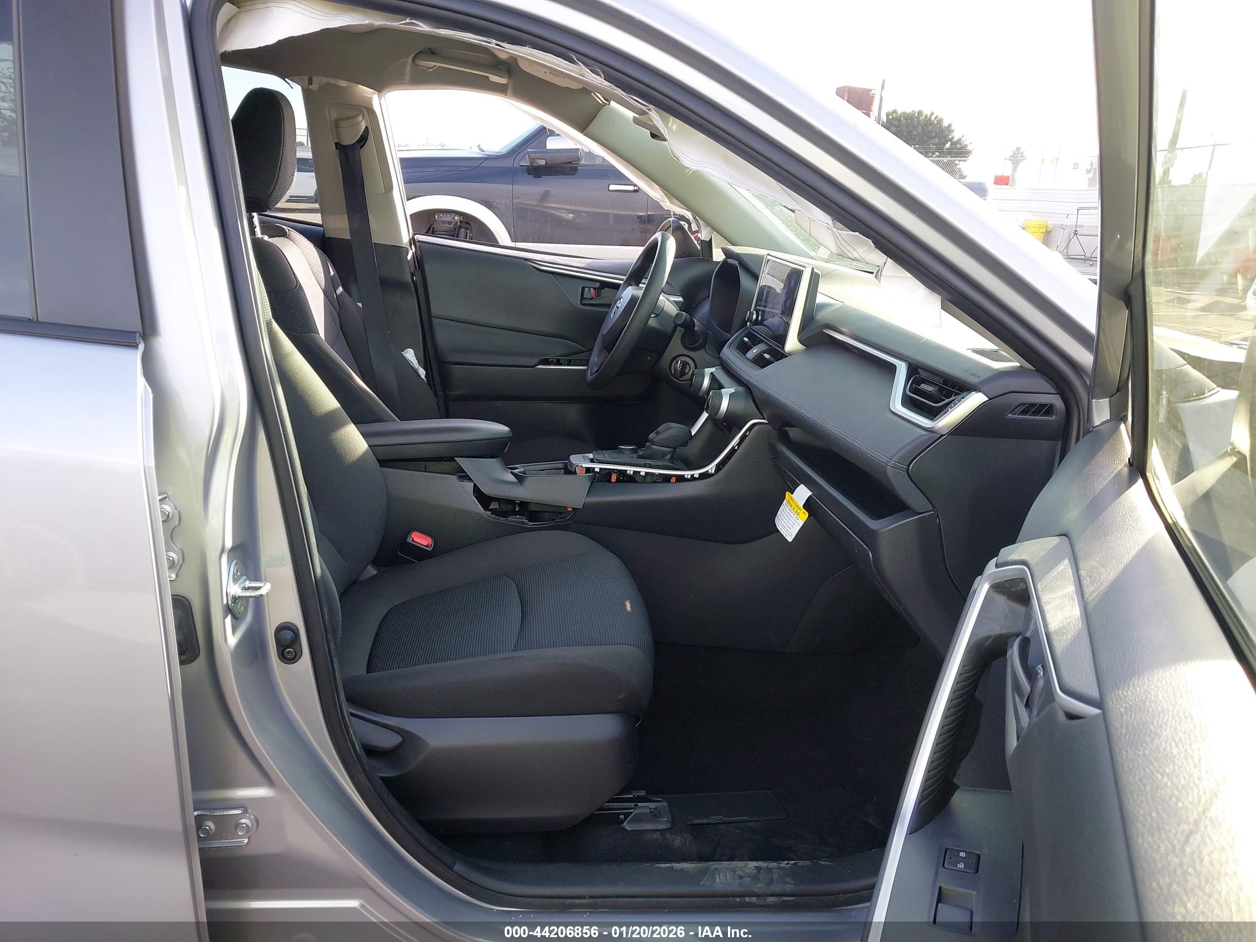 TOYOTA RAV4 image 5