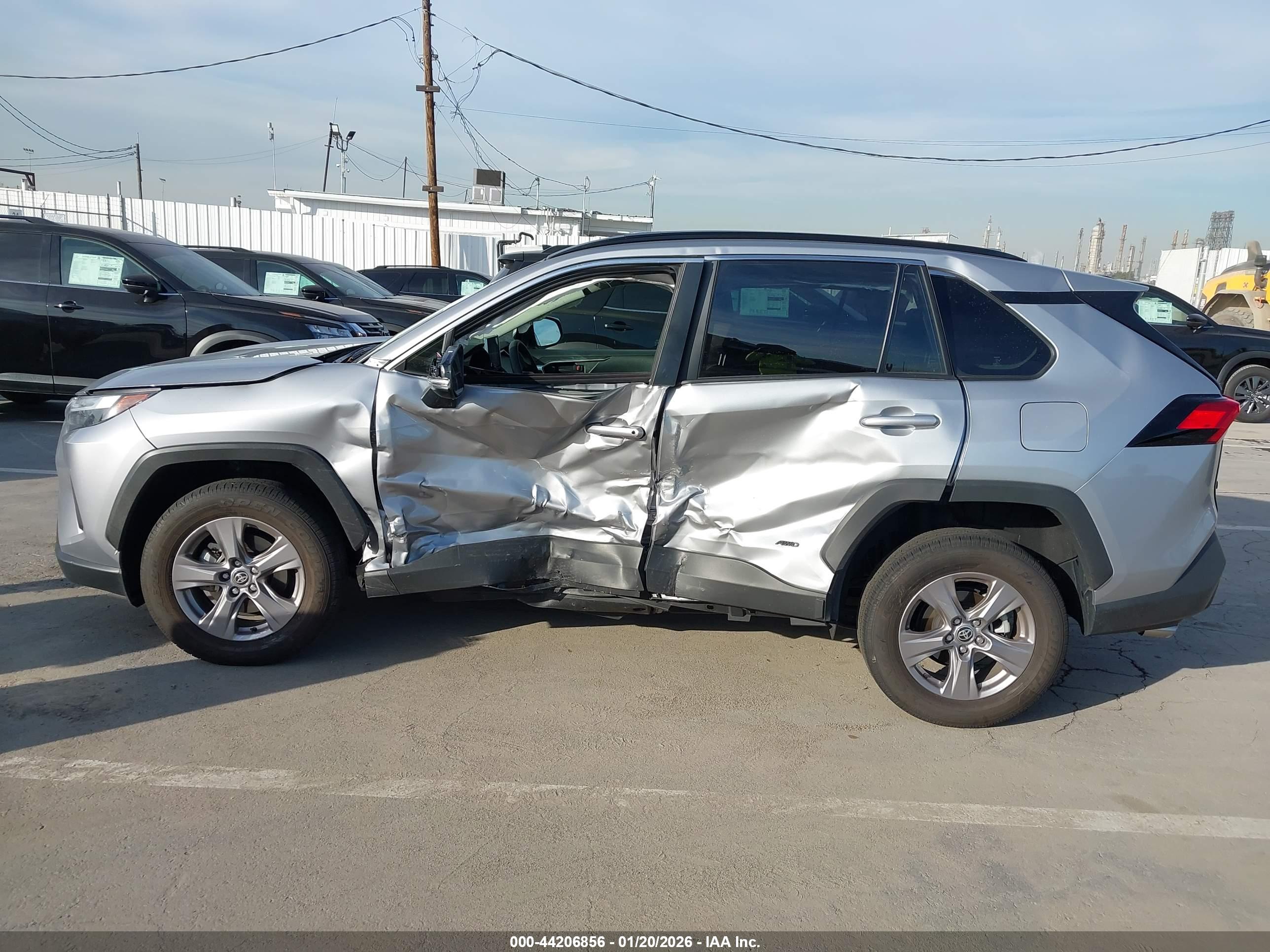 TOYOTA RAV4 image 6