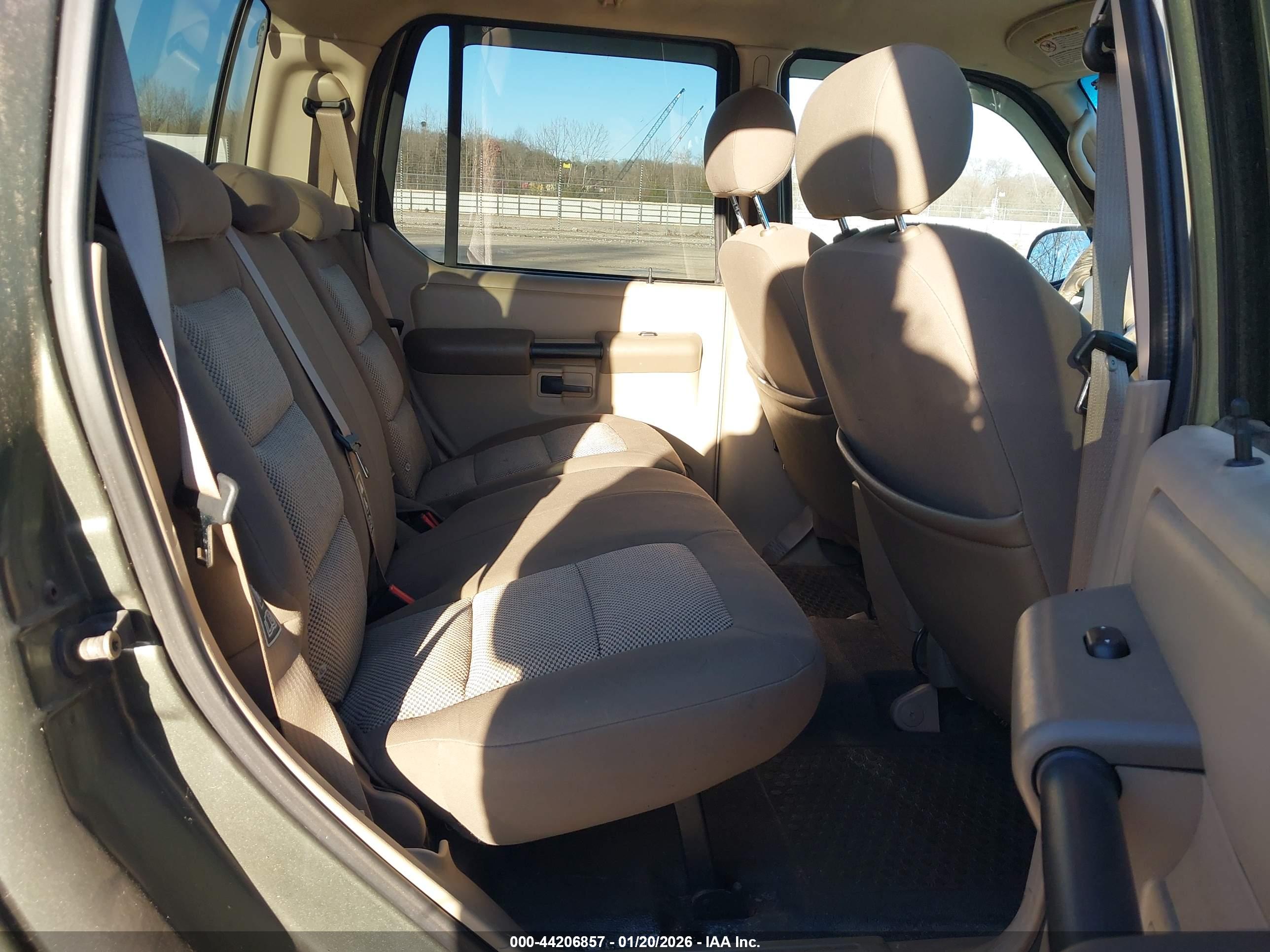 FORD EXPLORER image 8